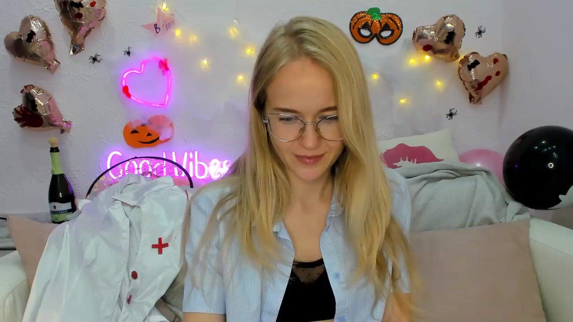 Gallery image thumbnail from Angel_Kristy's myfreecams stream on, 10/28/2024, 07:01 image 15 of 20
