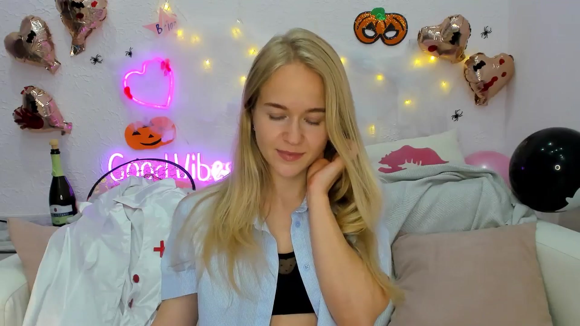 Gallery image thumbnail from Angel_Kristy's myfreecams stream on, 10/28/2024, 07:01 image 18 of 20