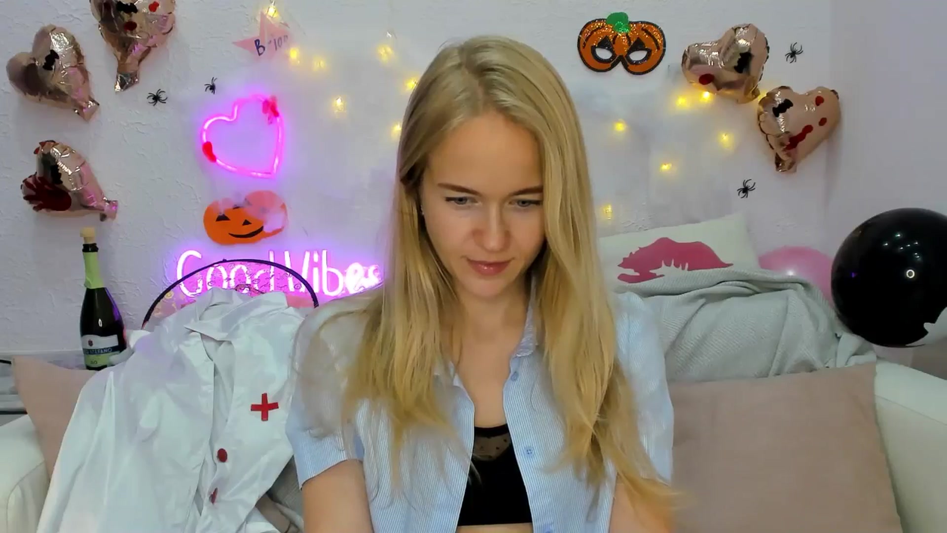 Gallery image thumbnail from Angel_Kristy's myfreecams stream on, 10/28/2024, 07:01 image 17 of 20