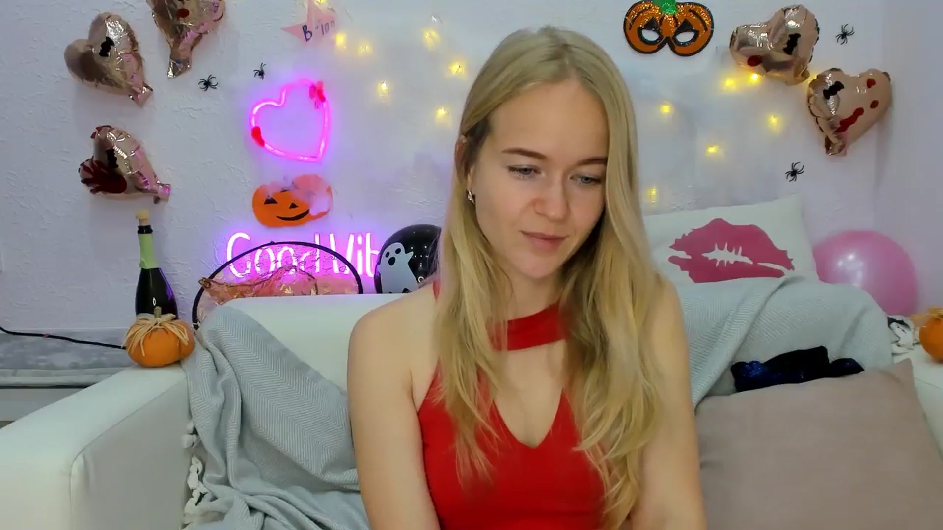 Gallery image thumbnail from Angel_Kristy's myfreecams stream on, 10/29/2024, 03:00 image 18 of 20