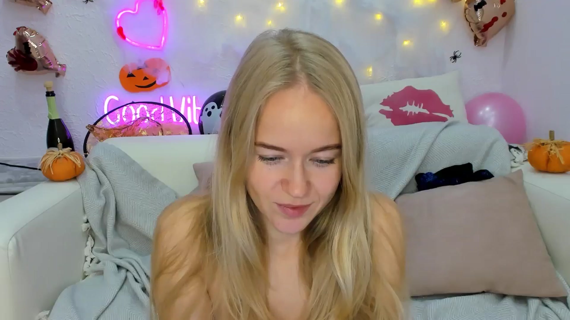 Gallery image thumbnail from Angel_Kristy's myfreecams stream on, 10/29/2024, 03:00 image 14 of 20