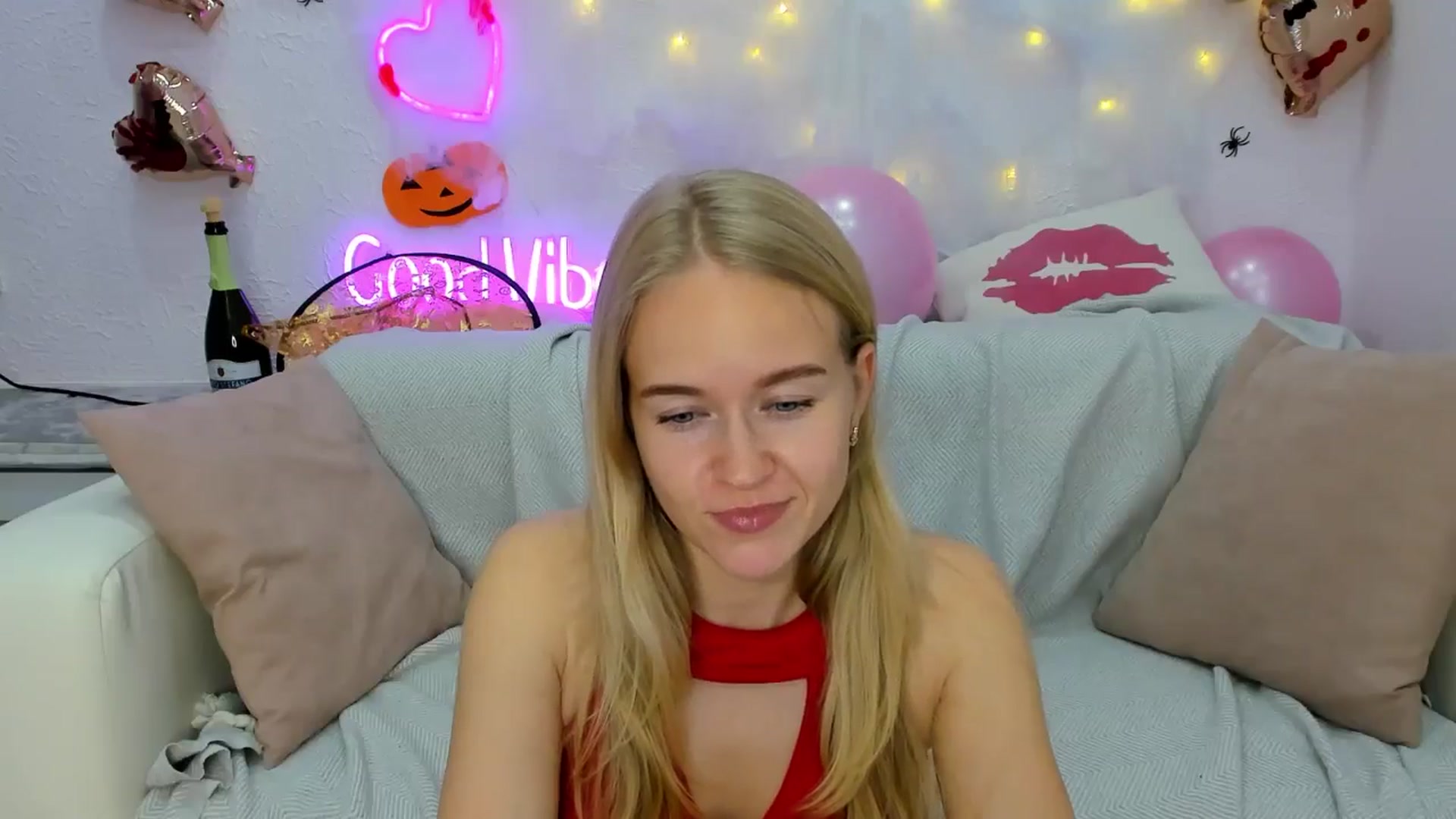 Gallery image thumbnail from Angel_Kristy's myfreecams stream on, 10/29/2024, 07:03 image 12 of 20