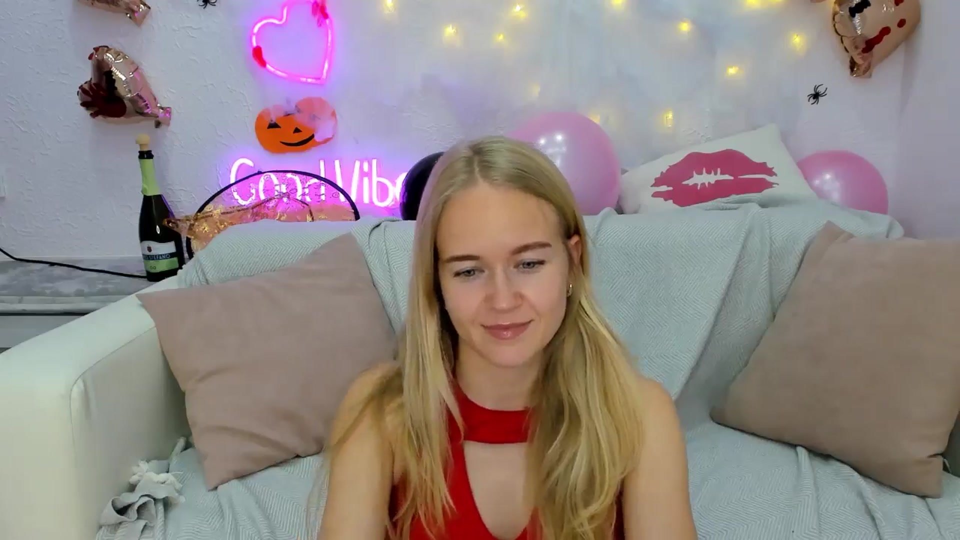 Gallery image thumbnail from Angel_Kristy's myfreecams stream on, 10/29/2024, 07:03 image 17 of 20