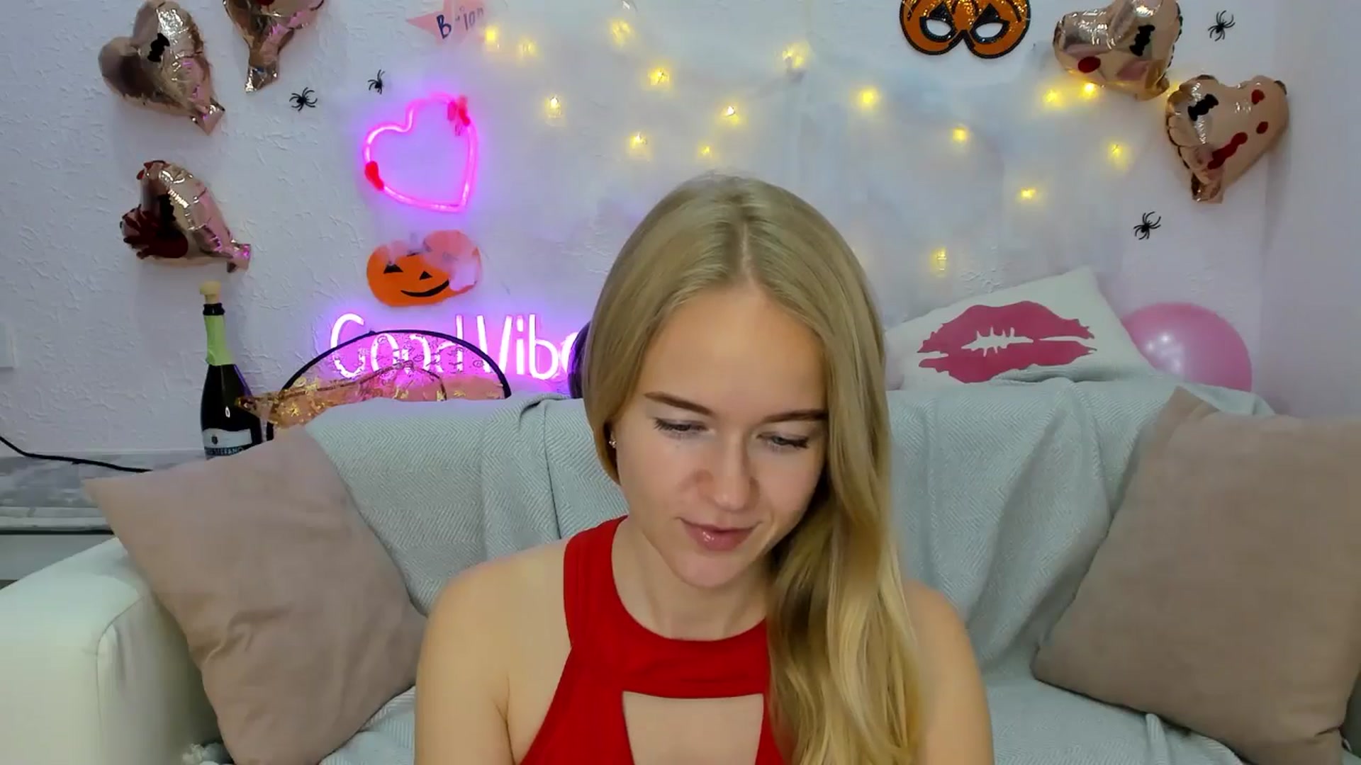 Gallery image thumbnail from Angel_Kristy's myfreecams stream on, 10/29/2024, 07:03 image 11 of 20