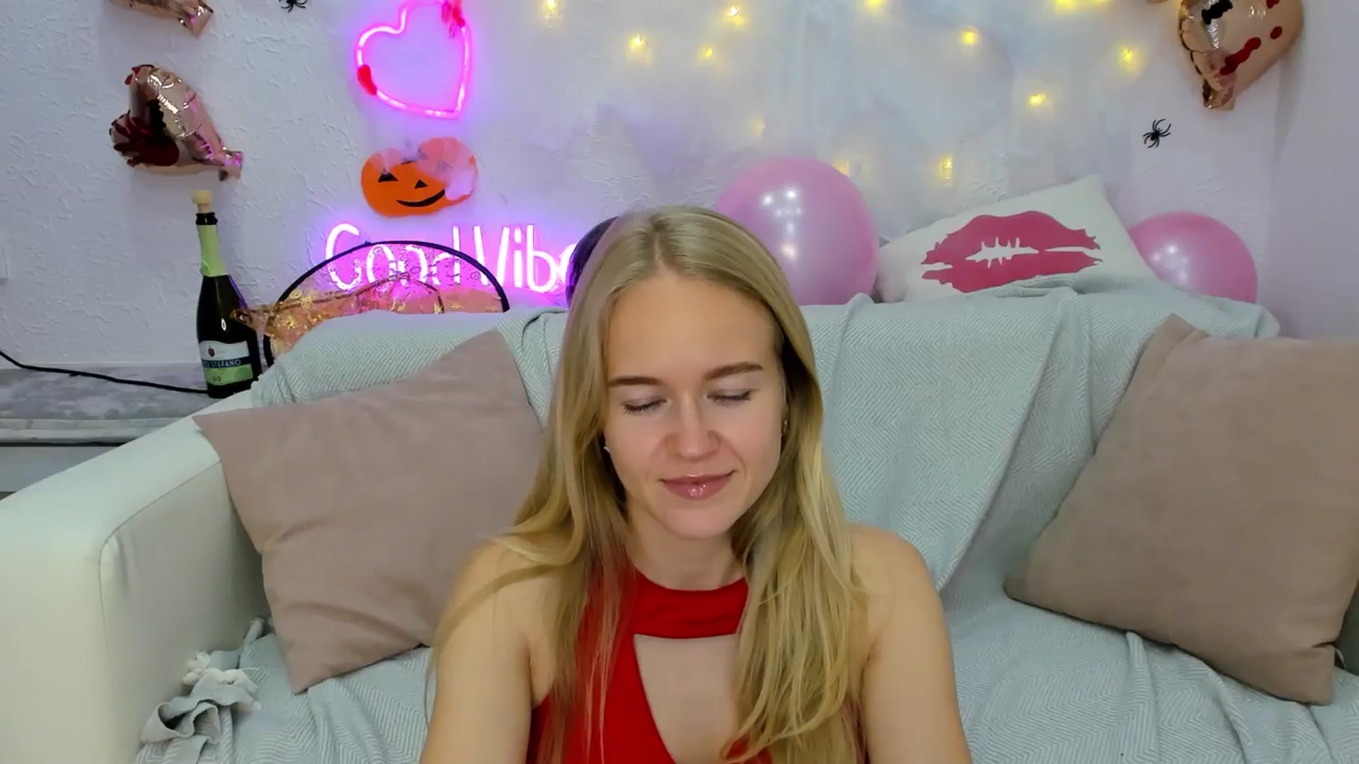 Gallery image thumbnail from Angel_Kristy's myfreecams stream on, 10/29/2024, 07:03 image 19 of 20