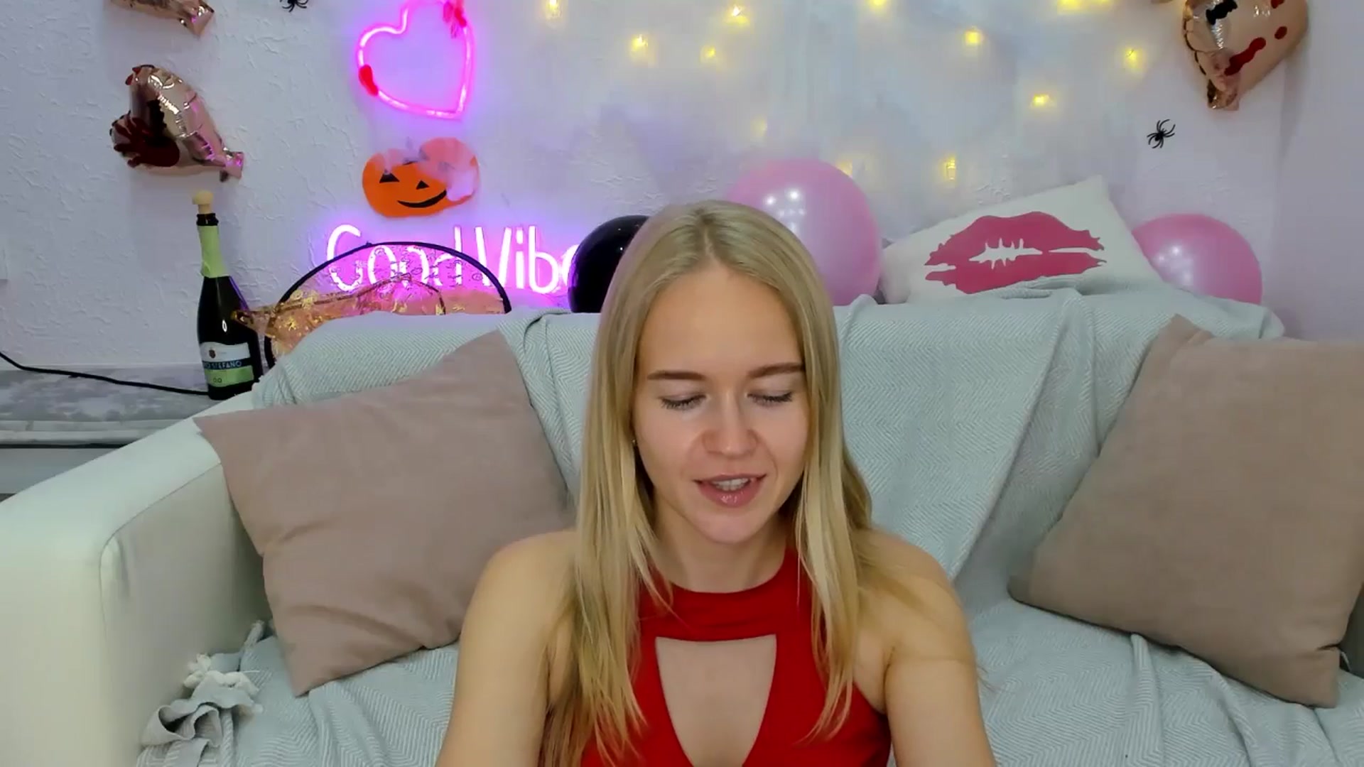 Gallery image thumbnail from Angel_Kristy's myfreecams stream on, 10/29/2024, 07:03 image 18 of 20