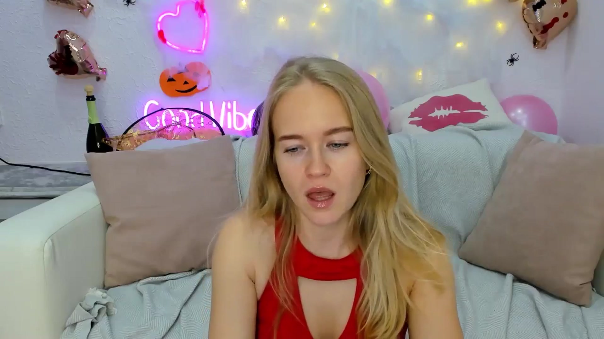 Gallery image thumbnail from Angel_Kristy's myfreecams stream on, 10/29/2024, 07:03 image 4 of 20
