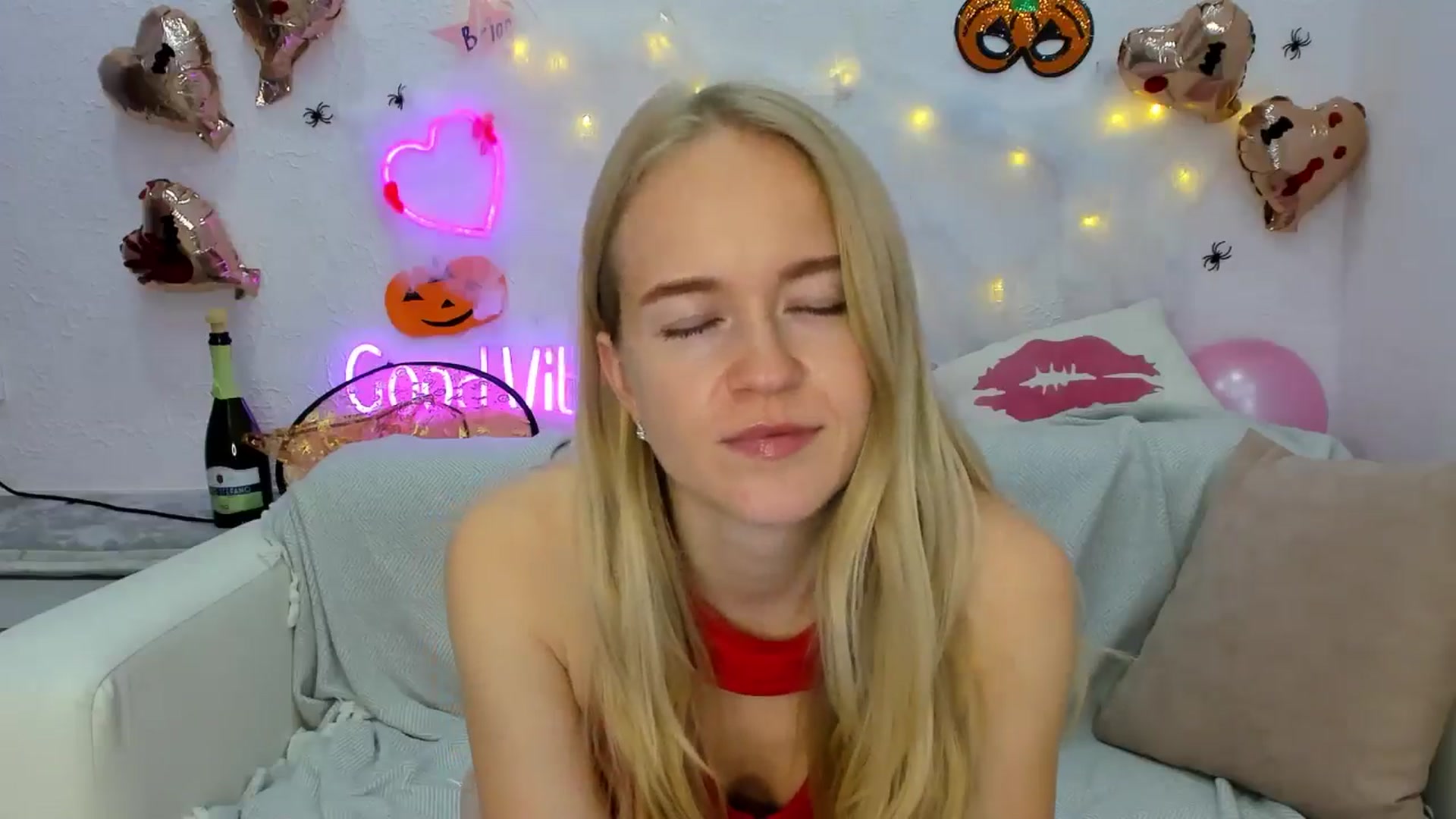 Gallery image thumbnail from Angel_Kristy's myfreecams stream on, 10/29/2024, 07:03 image 15 of 20
