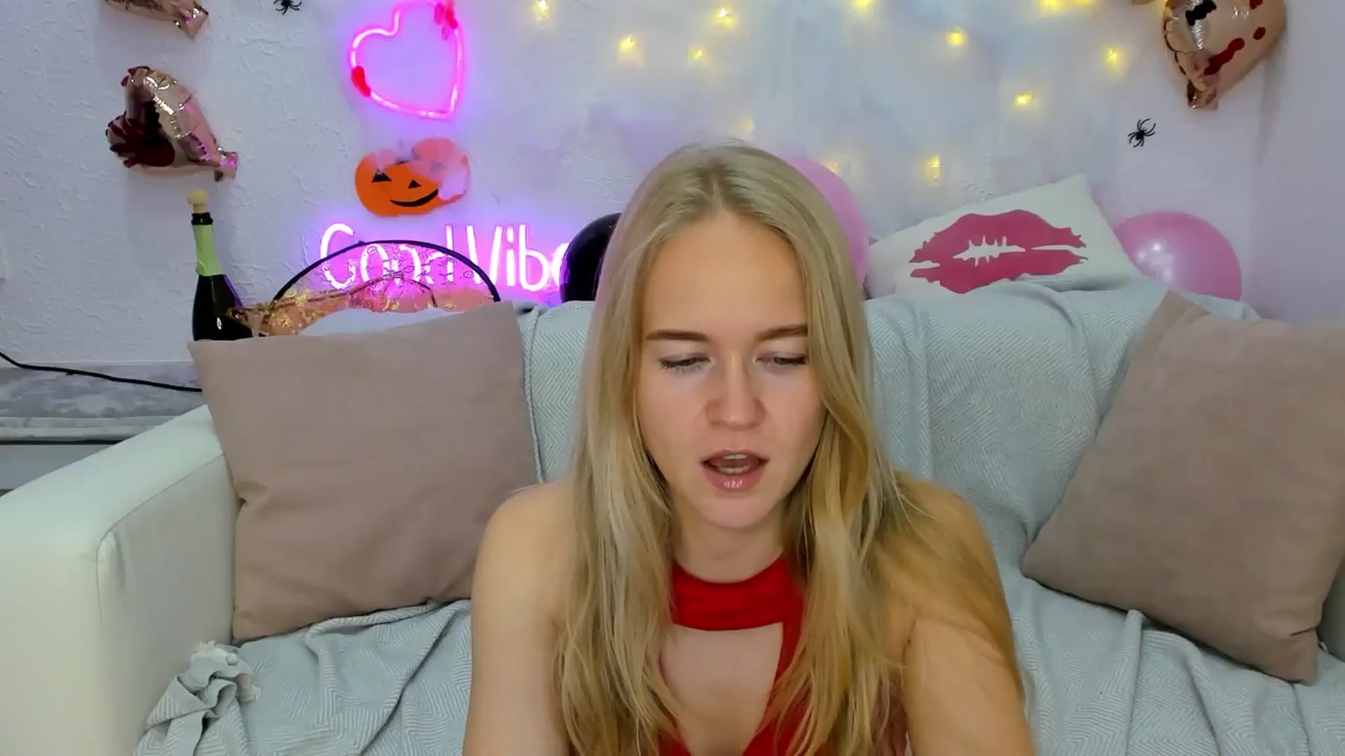 Gallery image thumbnail from Angel_Kristy's myfreecams stream on, 10/29/2024, 07:03 image 5 of 20