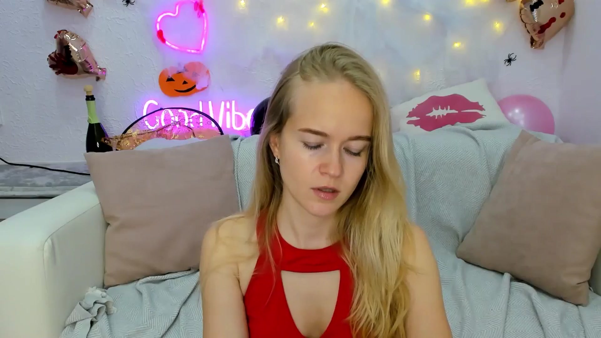 Gallery image thumbnail from Angel_Kristy's myfreecams stream on, 10/29/2024, 07:03 image 2 of 20