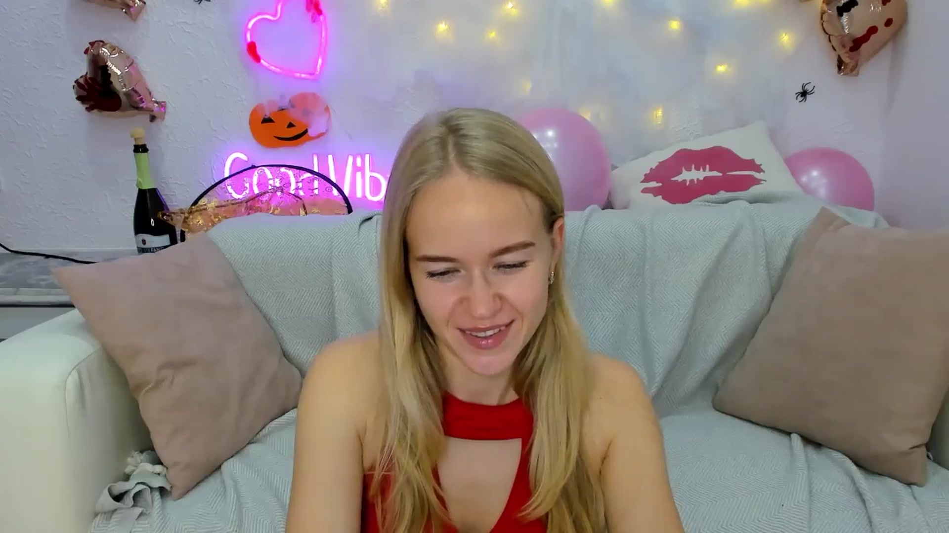 Gallery image thumbnail from Angel_Kristy's myfreecams stream on, 10/29/2024, 07:03 image 13 of 20