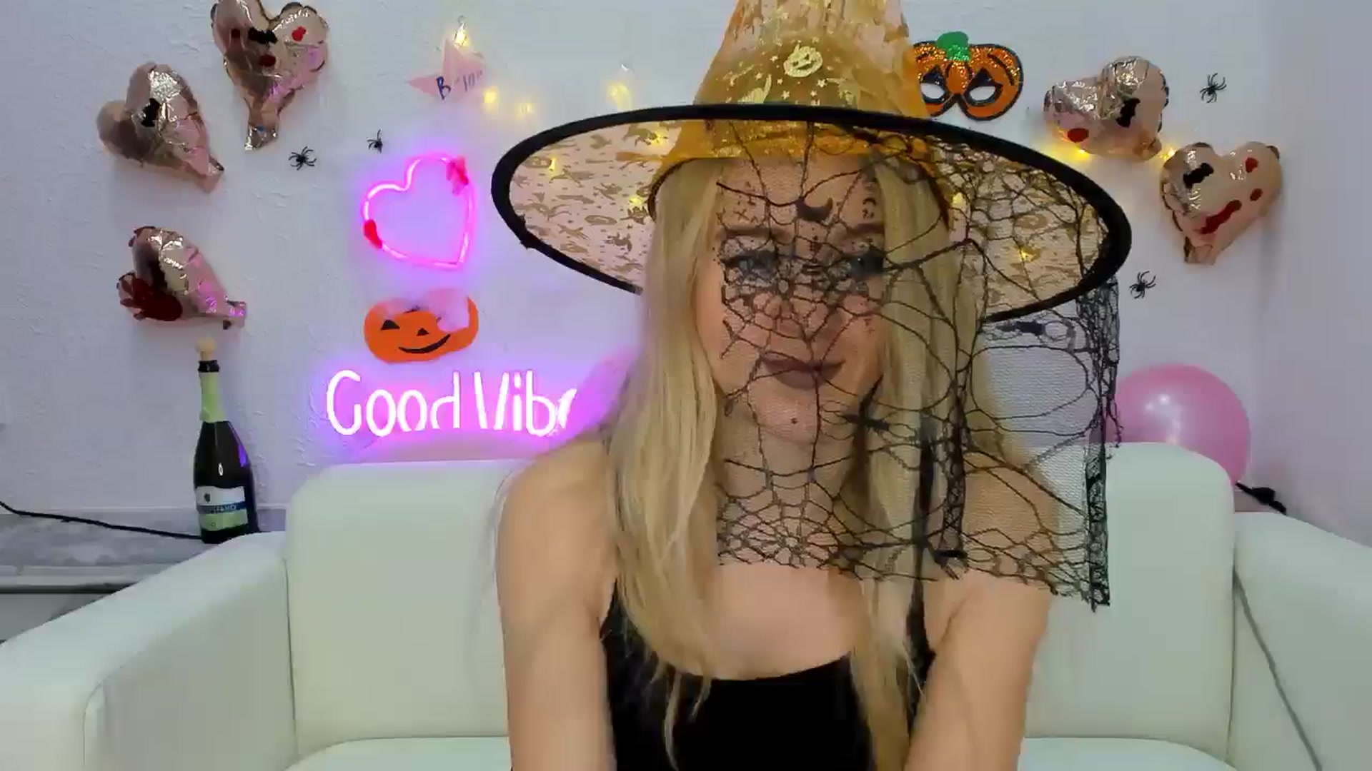 Gallery image thumbnail from Angel_Kristy's myfreecams stream on, 11/01/2024, 01:45 image 16 of 20