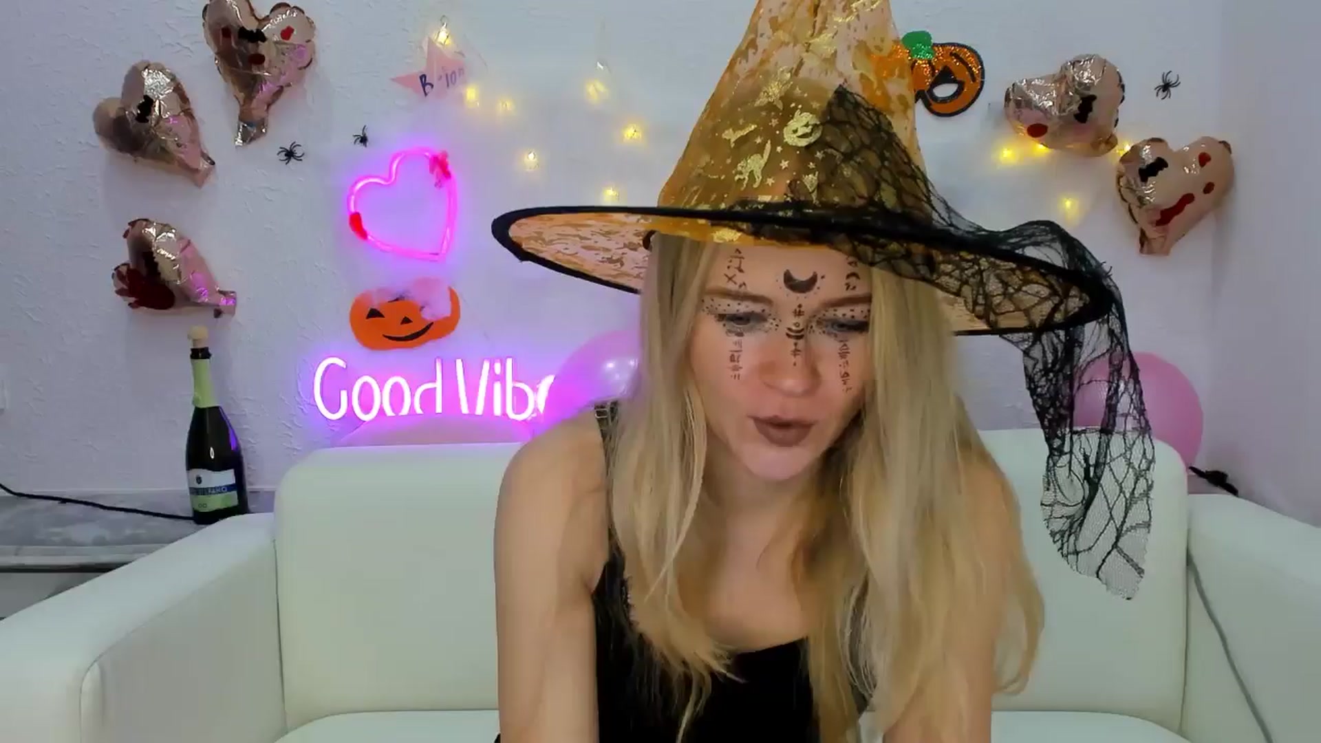 Gallery image thumbnail from Angel_Kristy's myfreecams stream on, 11/01/2024, 01:45 image 17 of 20