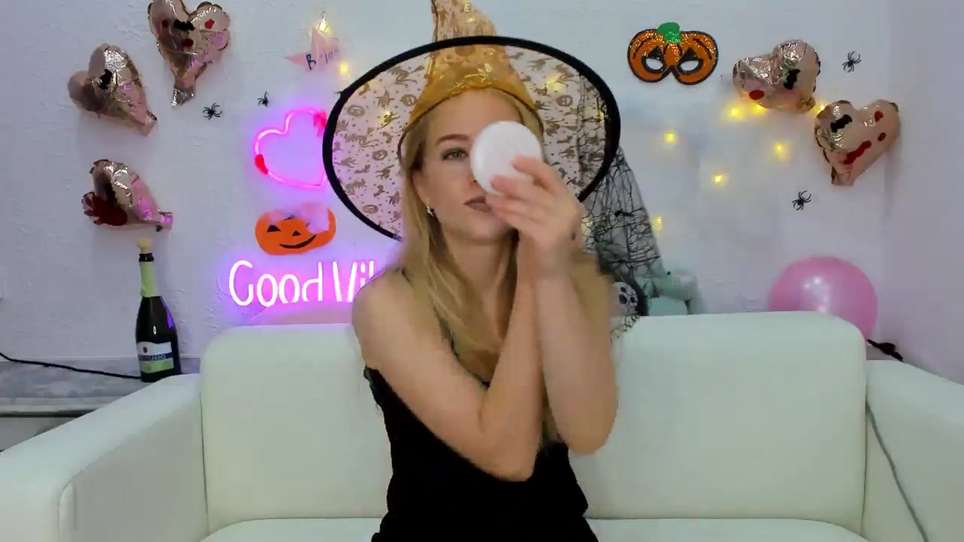 Gallery image thumbnail from Angel_Kristy's myfreecams stream on, 11/01/2024, 01:45 image 4 of 20