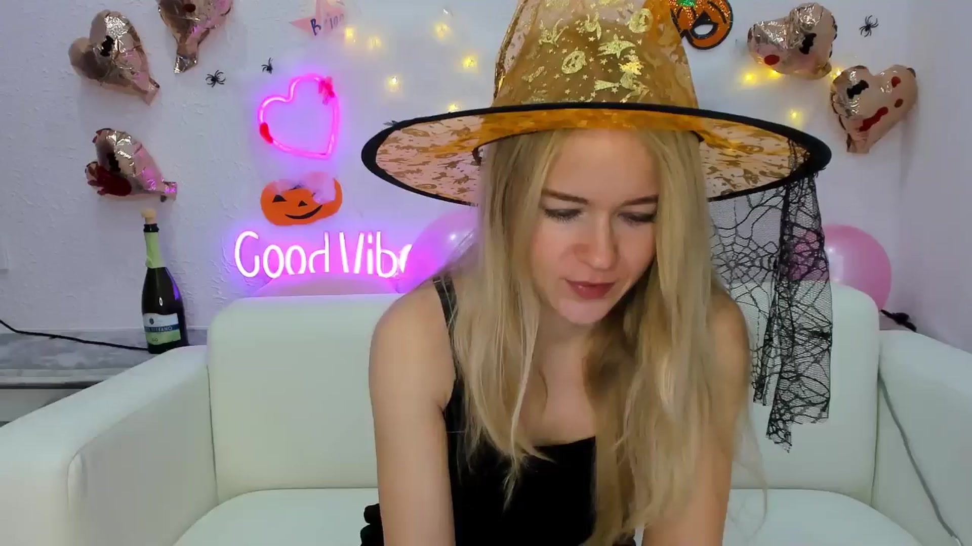 Gallery image thumbnail from Angel_Kristy's myfreecams stream on, 11/01/2024, 01:45 image 1 of 20