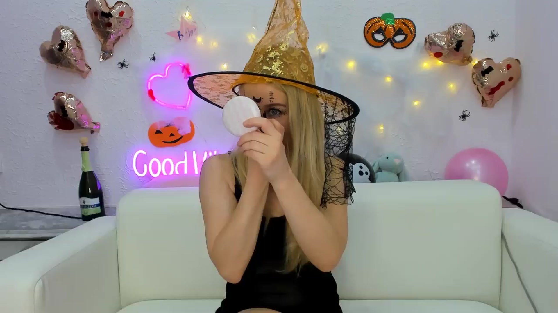 Gallery image thumbnail from Angel_Kristy's myfreecams stream on, 11/01/2024, 01:45 image 14 of 20