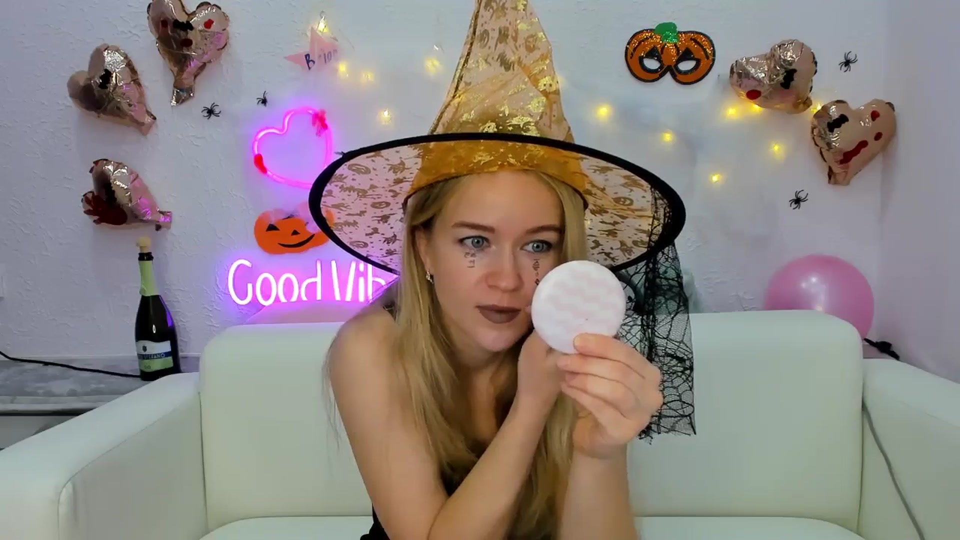 Gallery image thumbnail from Angel_Kristy's myfreecams stream on, 11/01/2024, 01:45 image 5 of 20