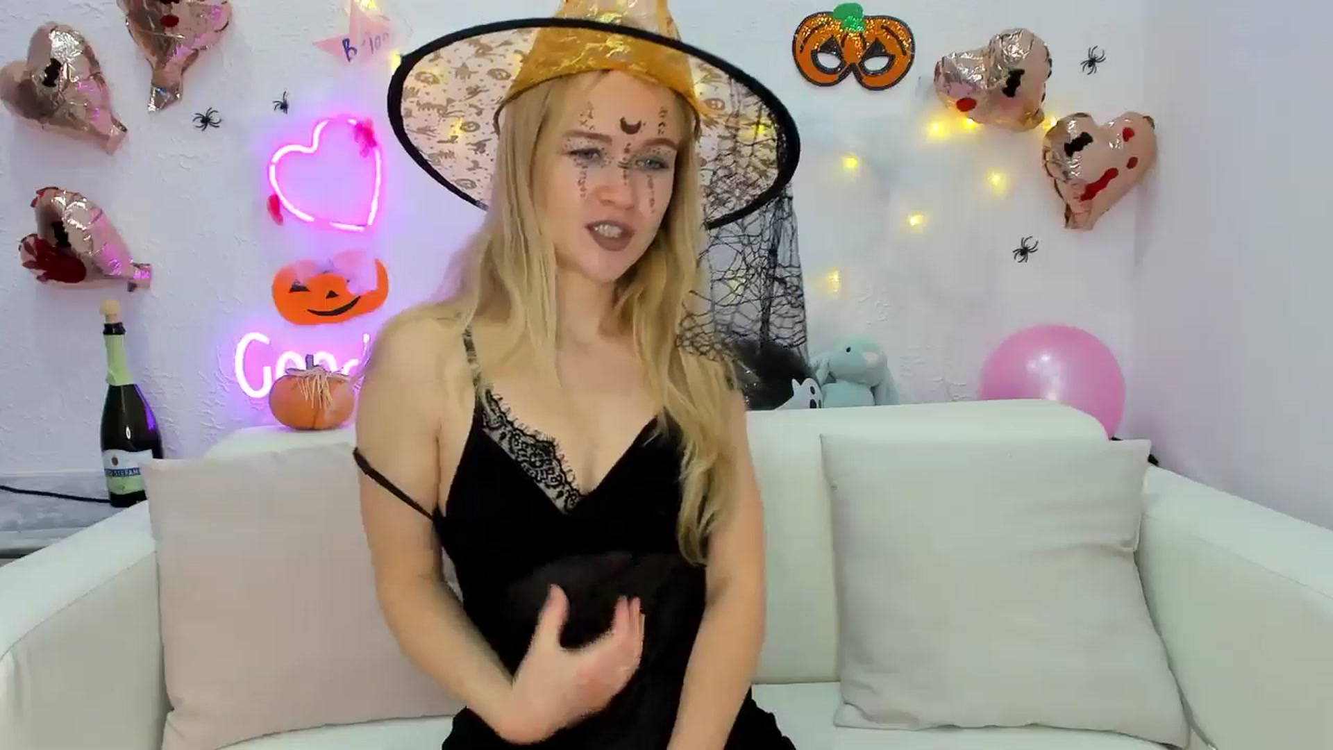 Gallery image thumbnail from Angel_Kristy's myfreecams stream on, 11/01/2024, 03:02 image 7 of 20