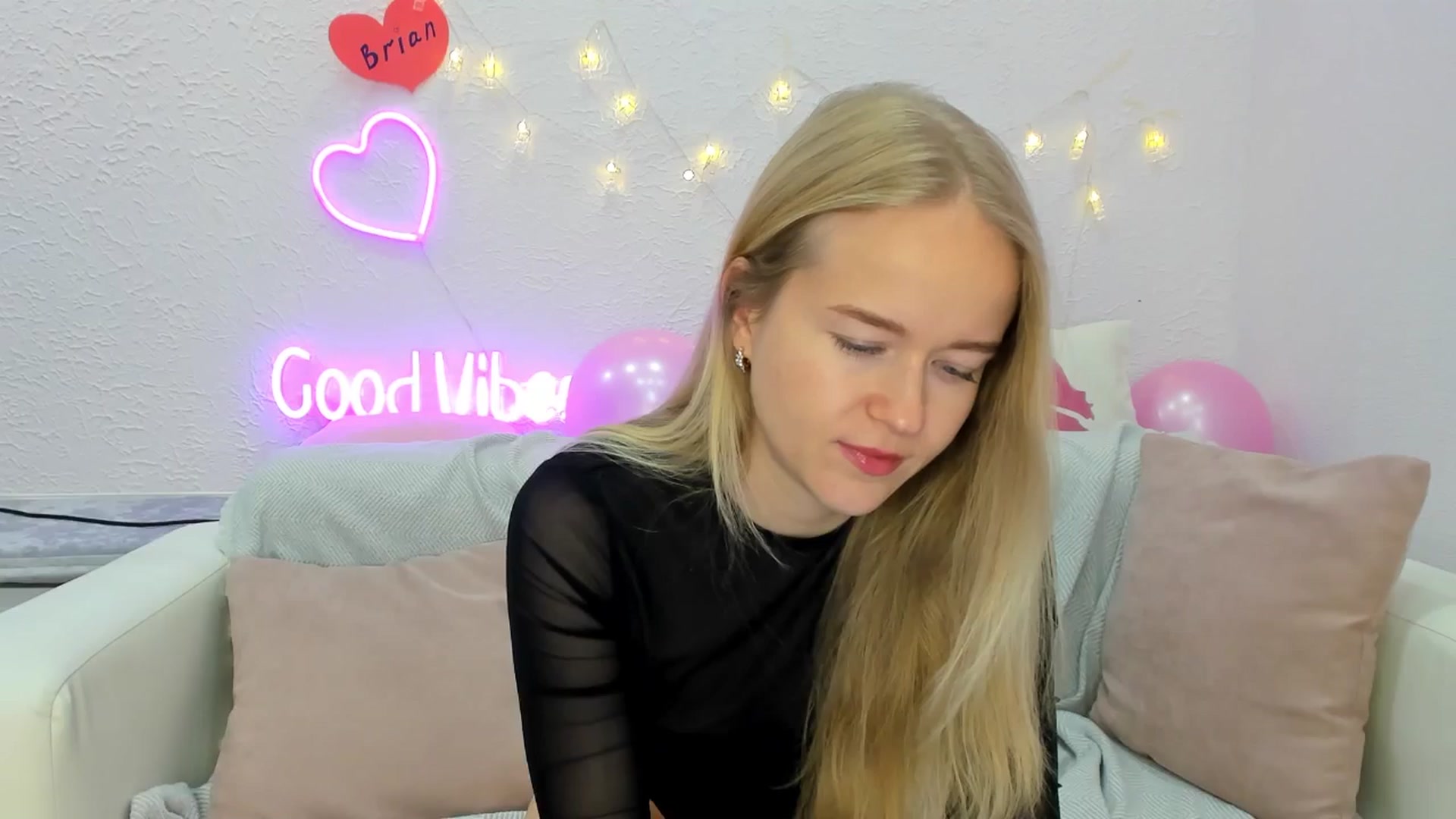 Gallery image thumbnail from Angel_Kristy's myfreecams stream on, 11/03/2024, 06:11 image 12 of 20