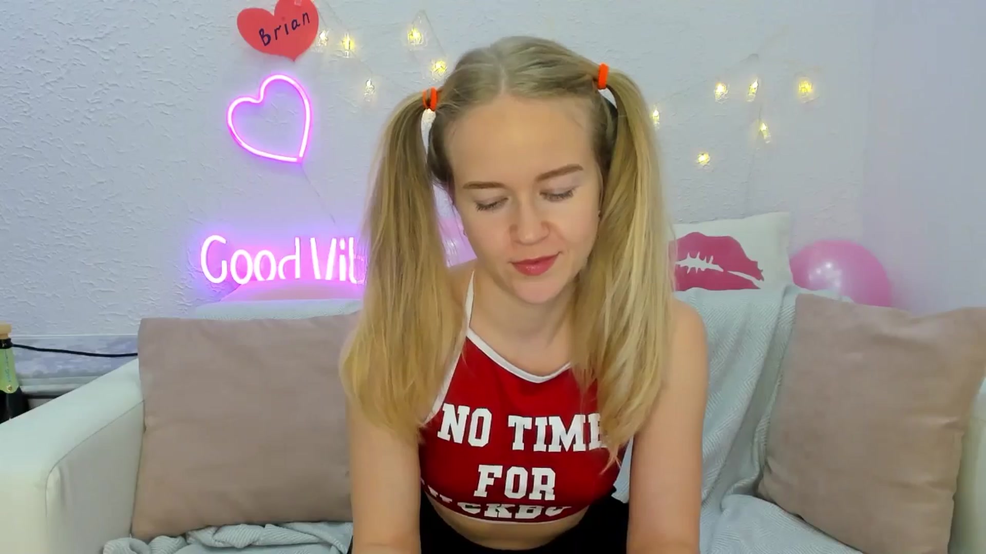 Gallery image thumbnail from Angel_Kristy's myfreecams stream on, 11/03/2024, 06:11 image 20 of 20