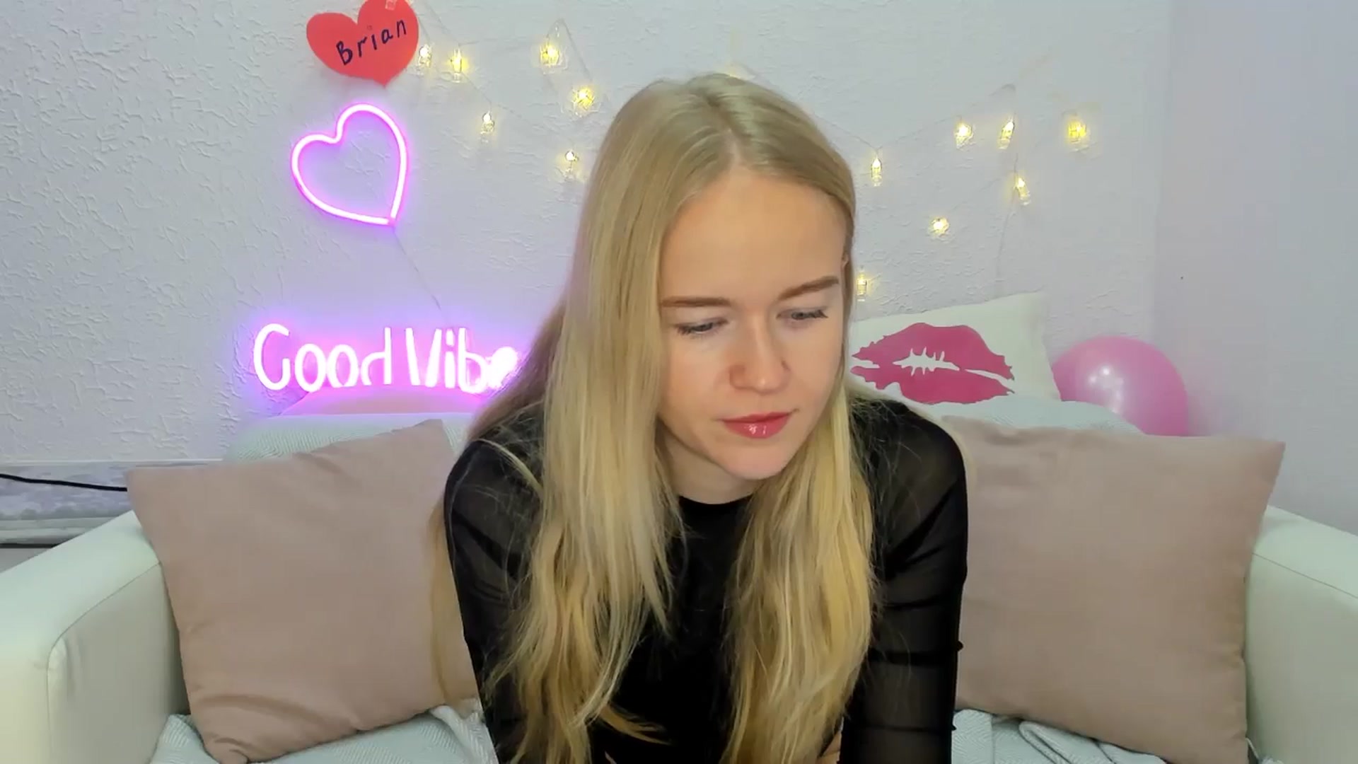 Gallery image thumbnail from Angel_Kristy's myfreecams stream on, 11/03/2024, 06:11 image 9 of 20
