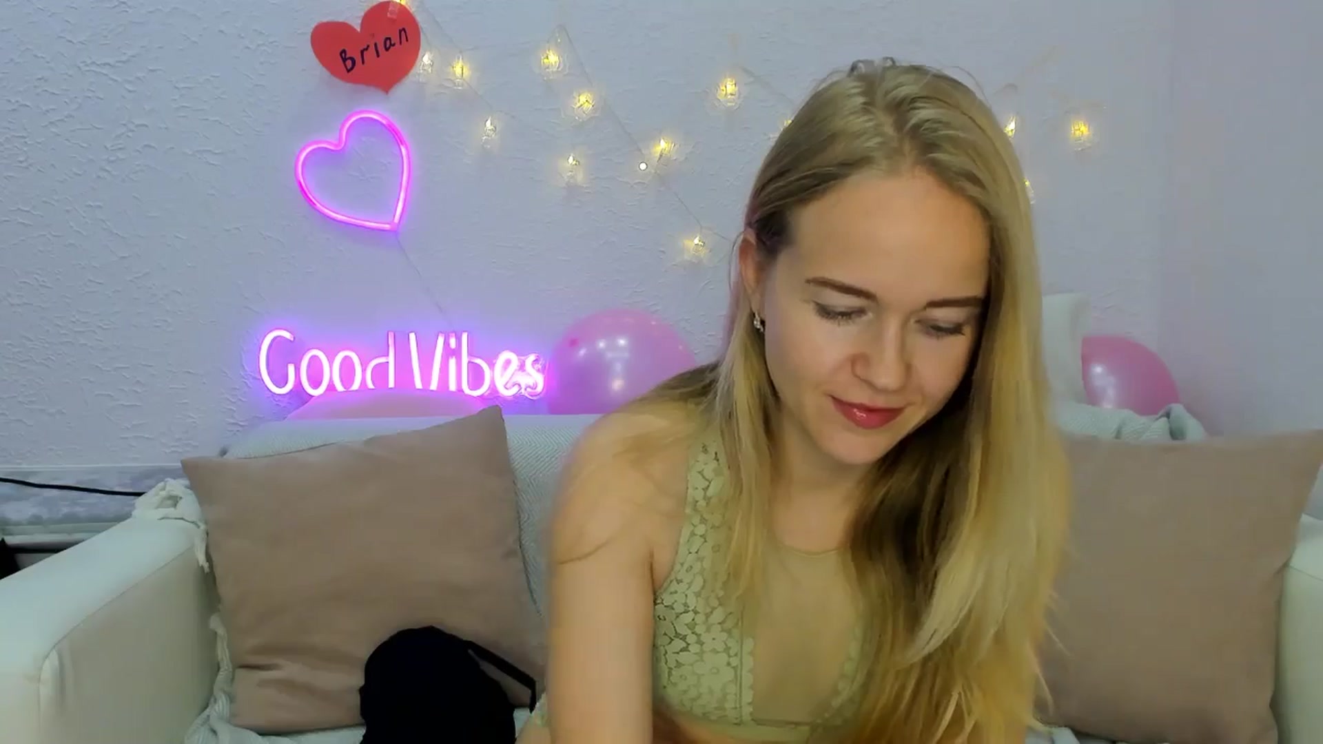 Gallery image thumbnail from Angel_Kristy's myfreecams stream on, 11/06/2024, 10:19 image 5 of 20