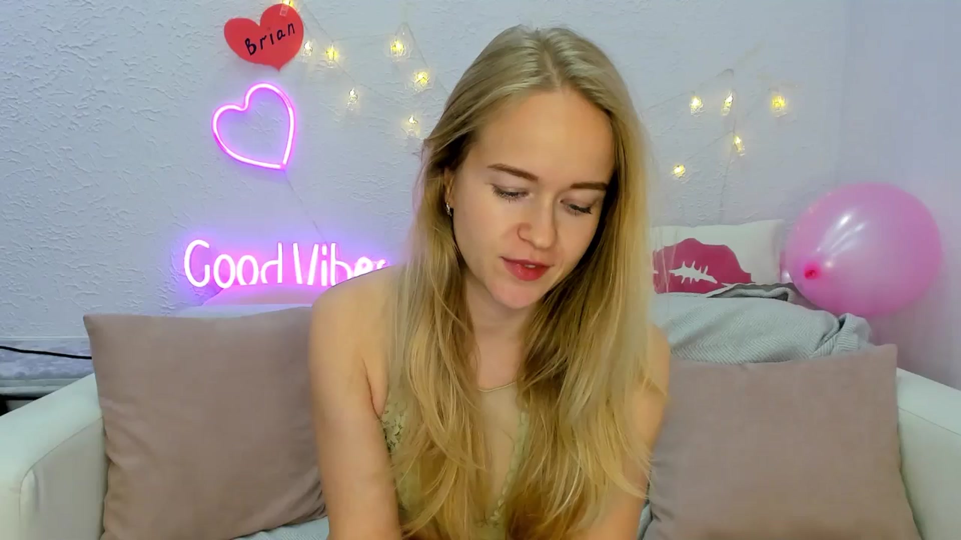 Gallery image thumbnail from Angel_Kristy's myfreecams stream on, 11/06/2024, 11:38 image 1 of 20