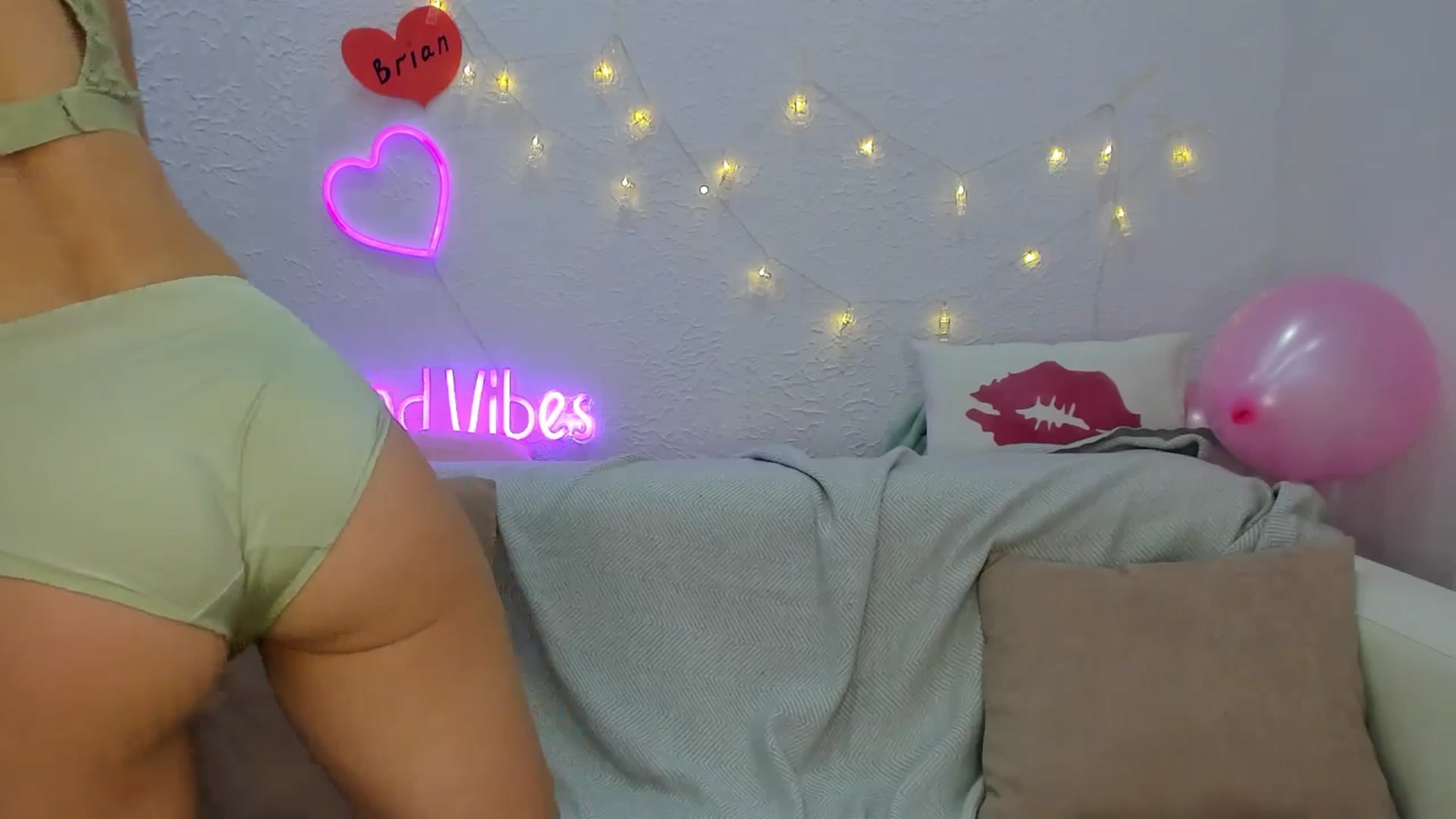 Gallery image thumbnail from Angel_Kristy's myfreecams stream on, 11/06/2024, 11:38 image 17 of 20
