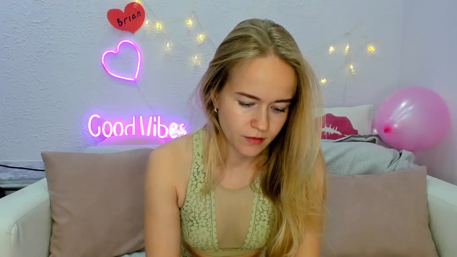 Gallery image thumbnail from Angel_Kristy's myfreecams stream on, 11/06/2024, 11:38 image 9 of 20