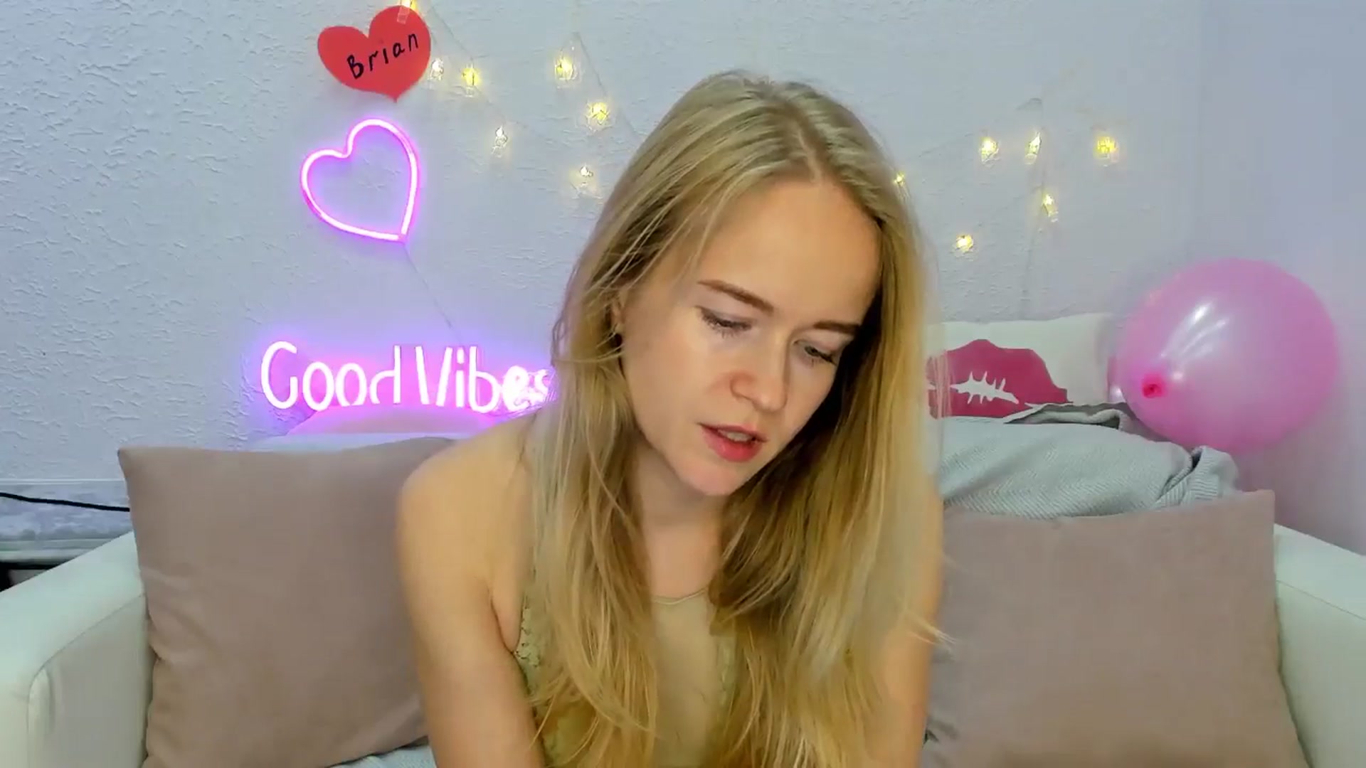 Gallery image thumbnail from Angel_Kristy's myfreecams stream on, 11/06/2024, 11:38 image 2 of 20