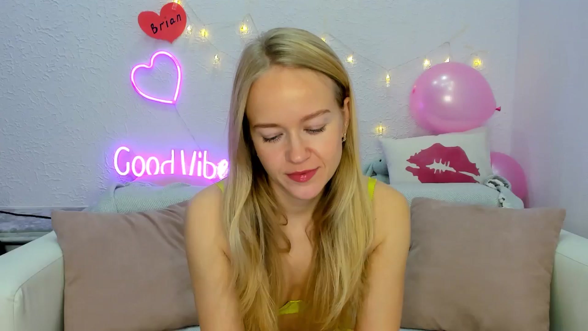 Gallery image thumbnail from Angel_Kristy's myfreecams stream on, 11/07/2024, 01:38 image 11 of 20