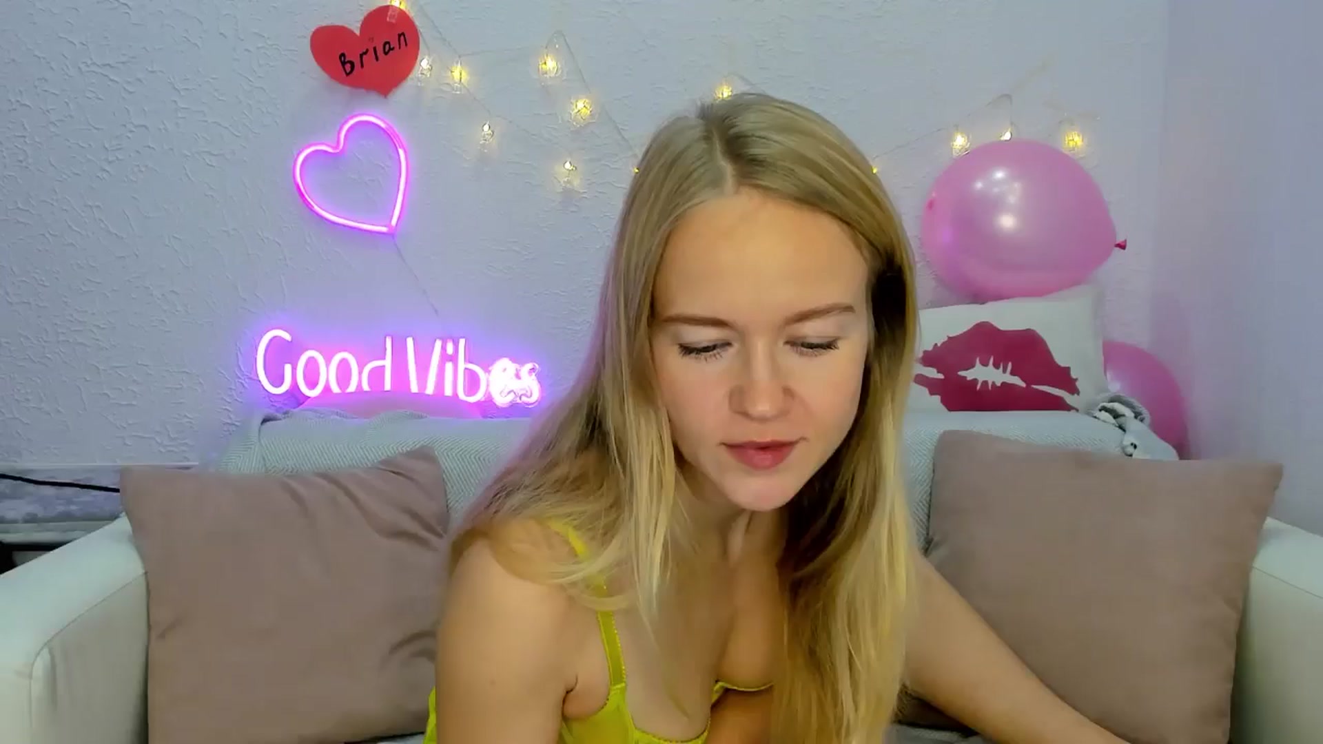 Gallery image thumbnail from Angel_Kristy's myfreecams stream on, 11/07/2024, 01:38 image 2 of 20