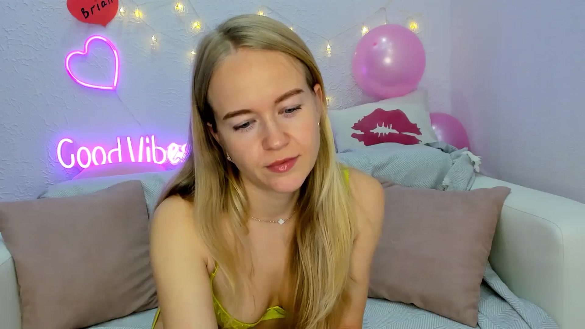 Gallery image thumbnail from Angel_Kristy's myfreecams stream on, 11/07/2024, 04:48 image 9 of 20