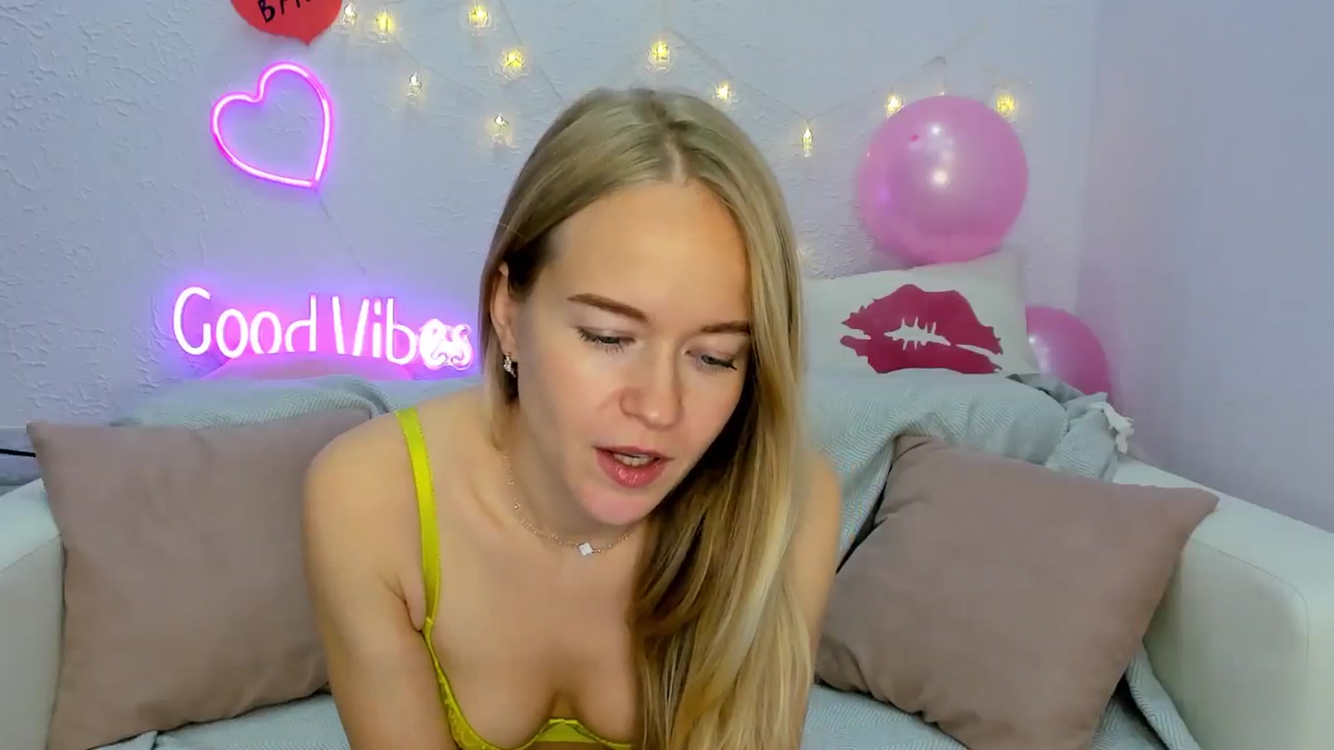Gallery image thumbnail from Angel_Kristy's myfreecams stream on, 11/07/2024, 04:48 image 19 of 20