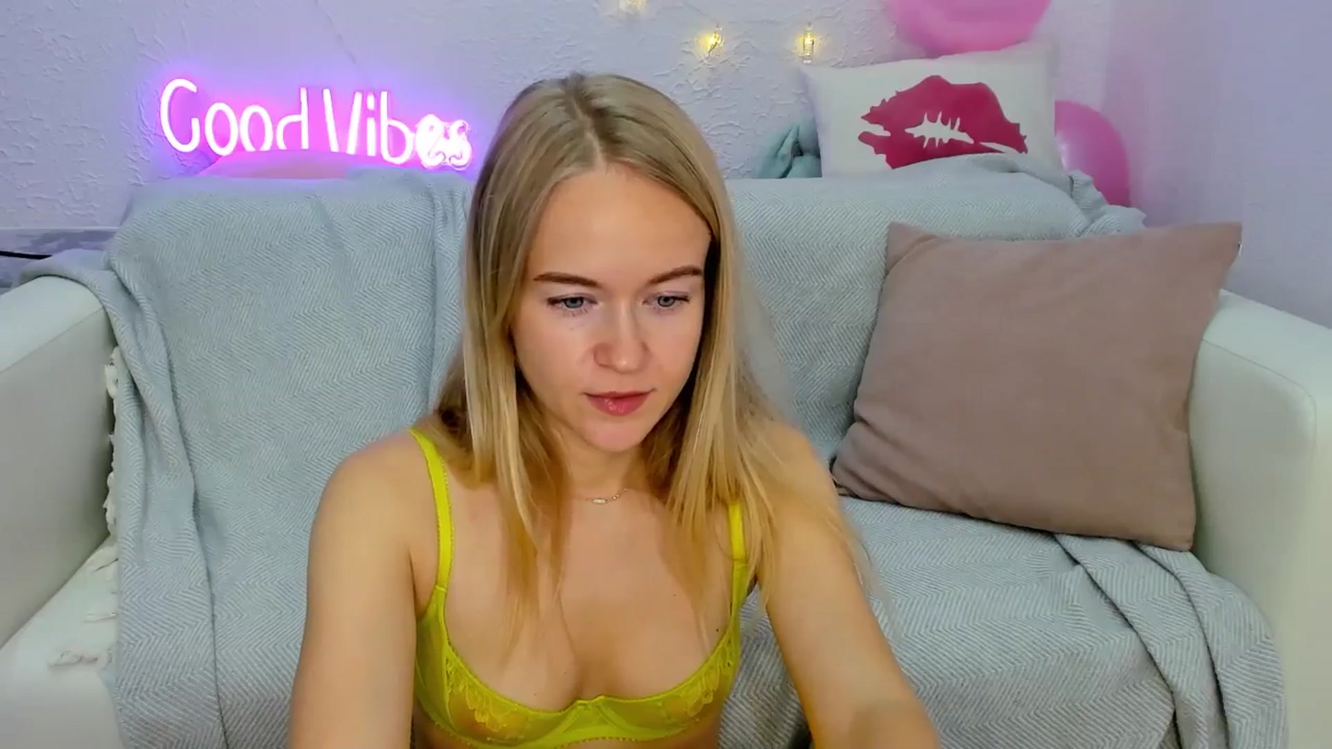 Gallery image thumbnail from Angel_Kristy's myfreecams stream on, 11/07/2024, 05:39 image 10 of 20