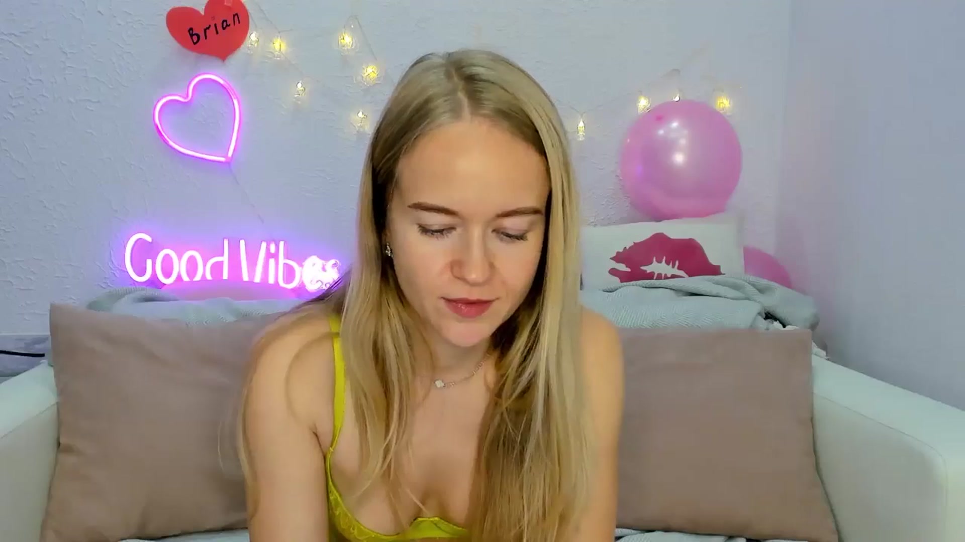 Gallery image thumbnail from Angel_Kristy's myfreecams stream on, 11/07/2024, 06:24 image 4 of 20