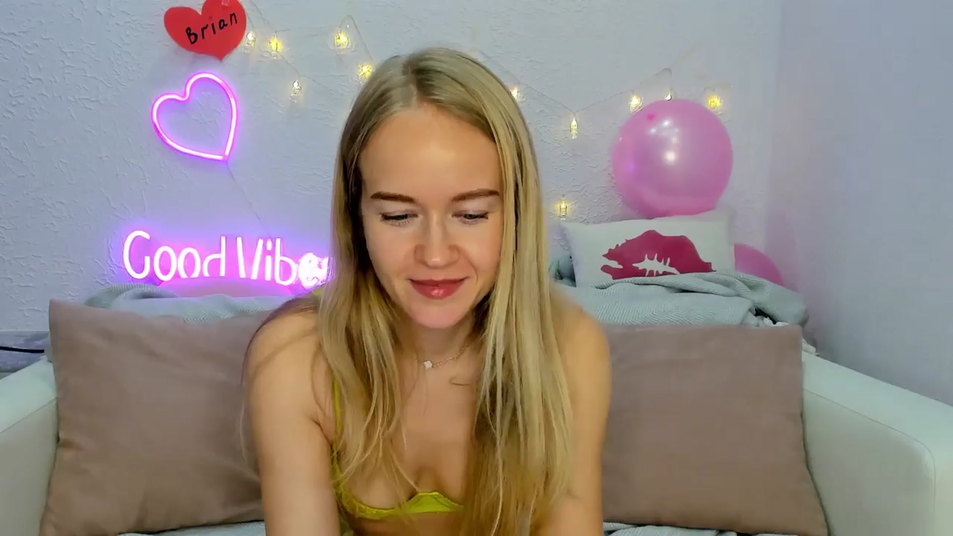 Gallery image thumbnail from Angel_Kristy's myfreecams stream on, 11/07/2024, 06:24 image 5 of 20