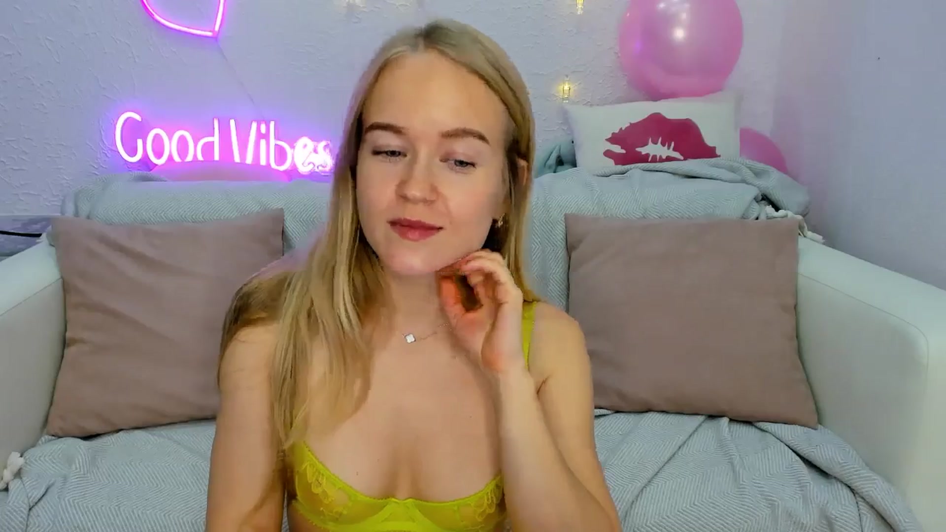 Gallery image thumbnail from Angel_Kristy's myfreecams stream on, 11/07/2024, 06:24 image 16 of 20