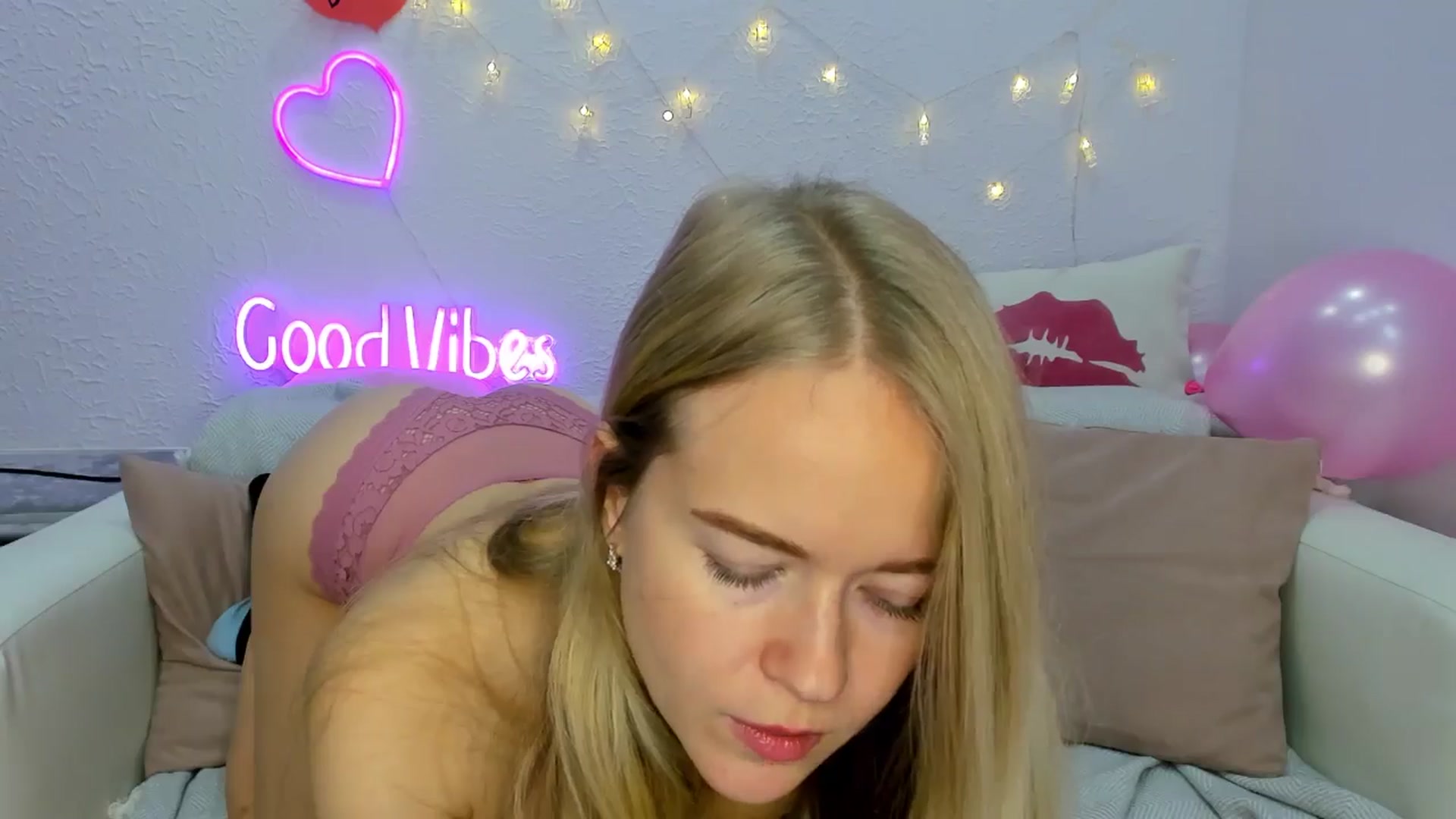Gallery image thumbnail from Angel_Kristy's myfreecams stream on, 11/11/2024, 02:53 image 5 of 20