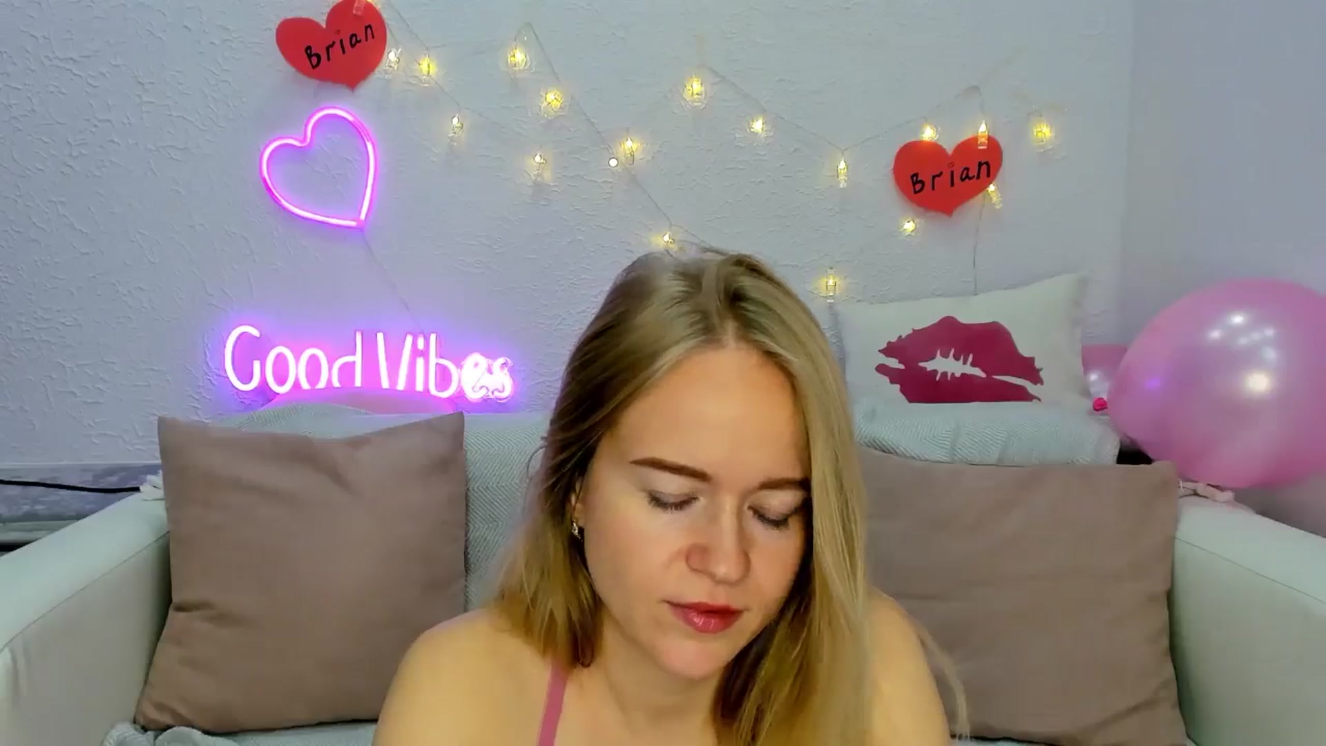 Gallery image thumbnail from Angel_Kristy's myfreecams stream on, 11/11/2024, 02:53 image 19 of 20