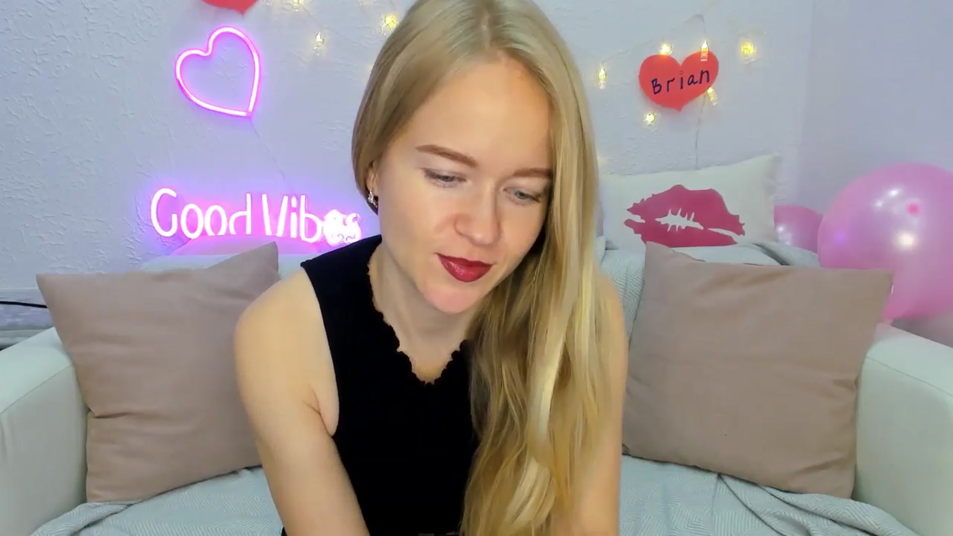 Gallery image thumbnail from Angel_Kristy's myfreecams stream on, 11/11/2024, 03:53 image 19 of 20