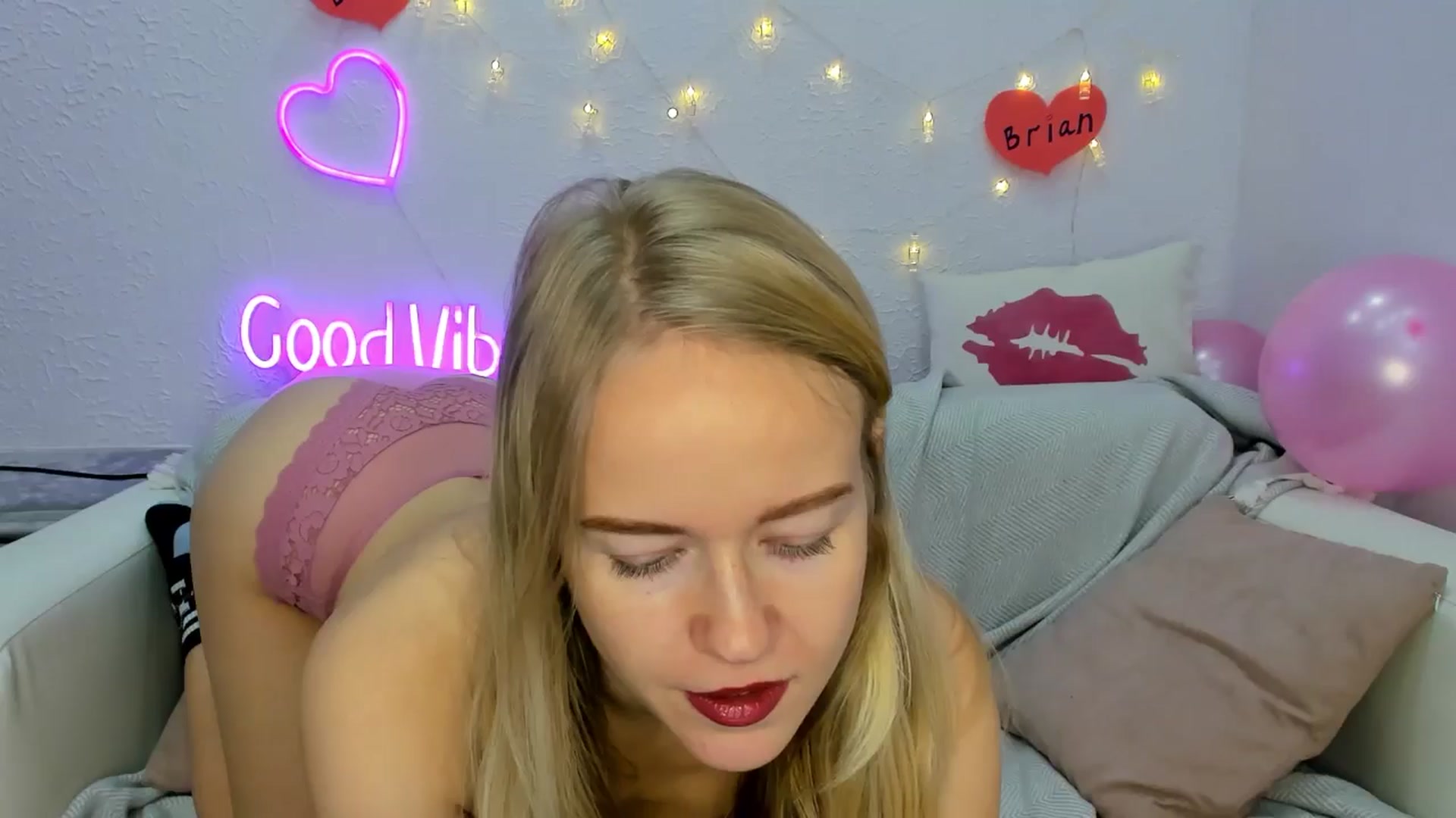 Gallery image thumbnail from Angel_Kristy's myfreecams stream on, 11/11/2024, 03:53 image 11 of 20
