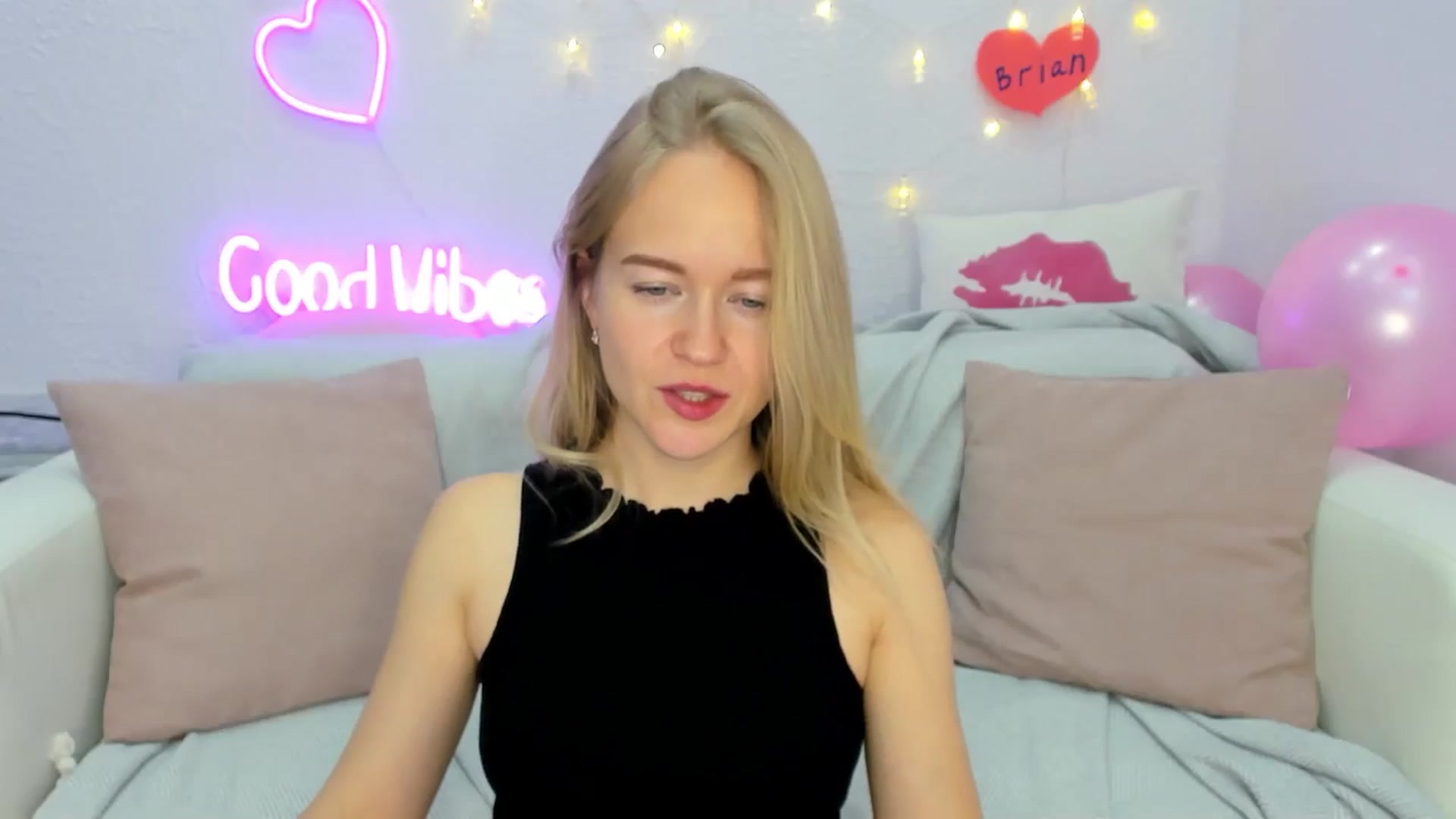 Gallery image thumbnail from Angel_Kristy's myfreecams stream on, 11/11/2024, 04:52 image 17 of 20