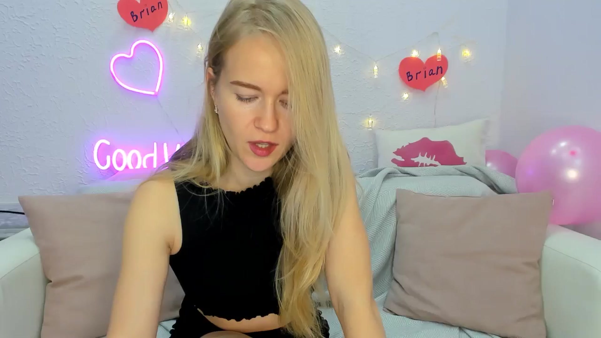 Gallery image thumbnail from Angel_Kristy's myfreecams stream on, 11/11/2024, 04:52 image 9 of 20