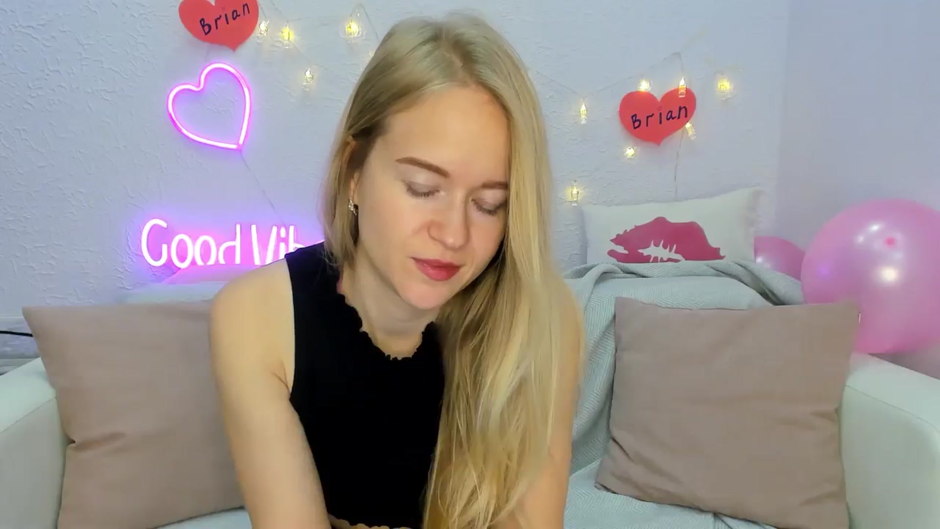 Gallery image thumbnail from Angel_Kristy's myfreecams stream on, 11/11/2024, 04:52 image 3 of 20