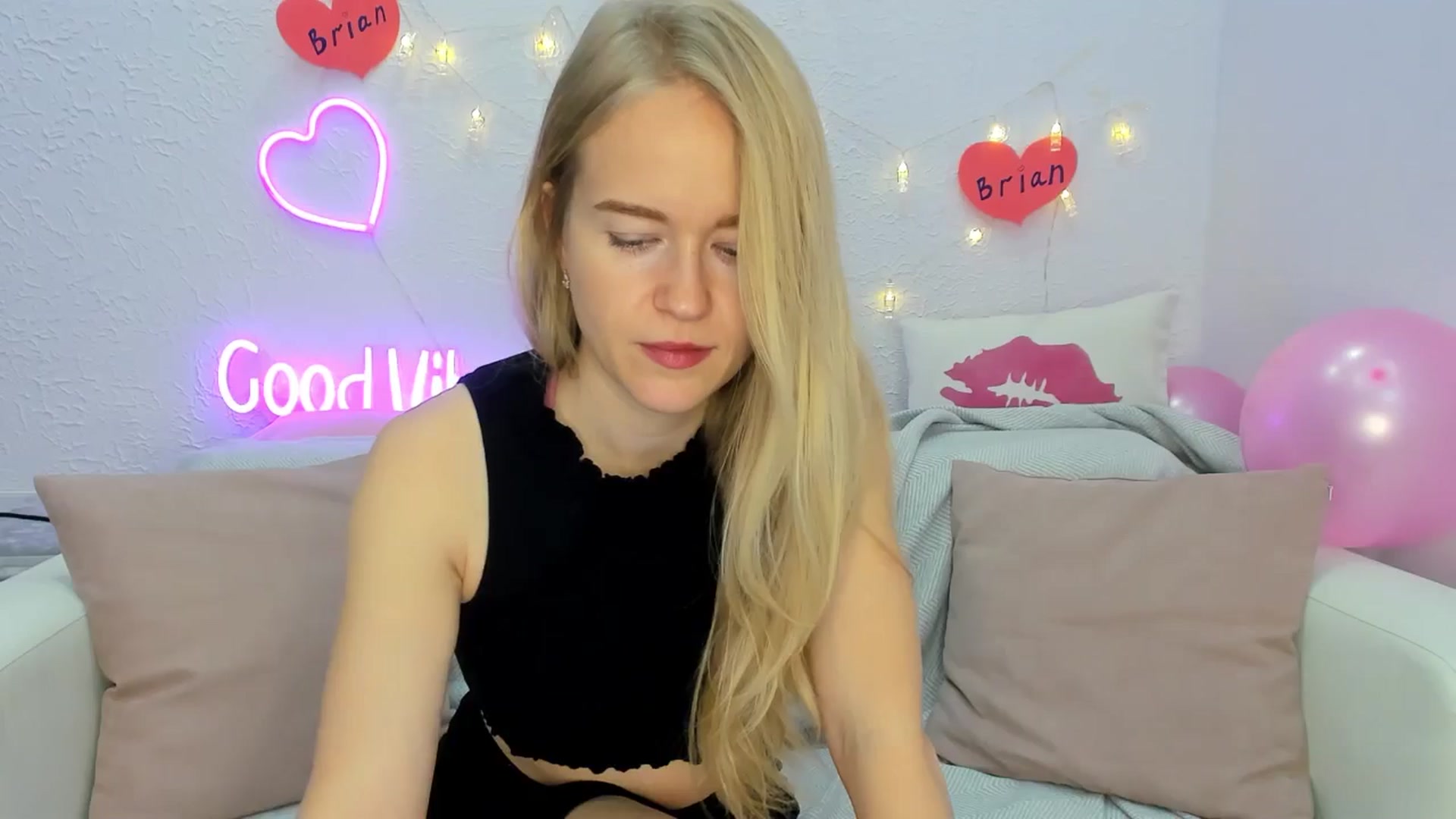 Gallery image thumbnail from Angel_Kristy's myfreecams stream on, 11/11/2024, 04:52 image 2 of 20