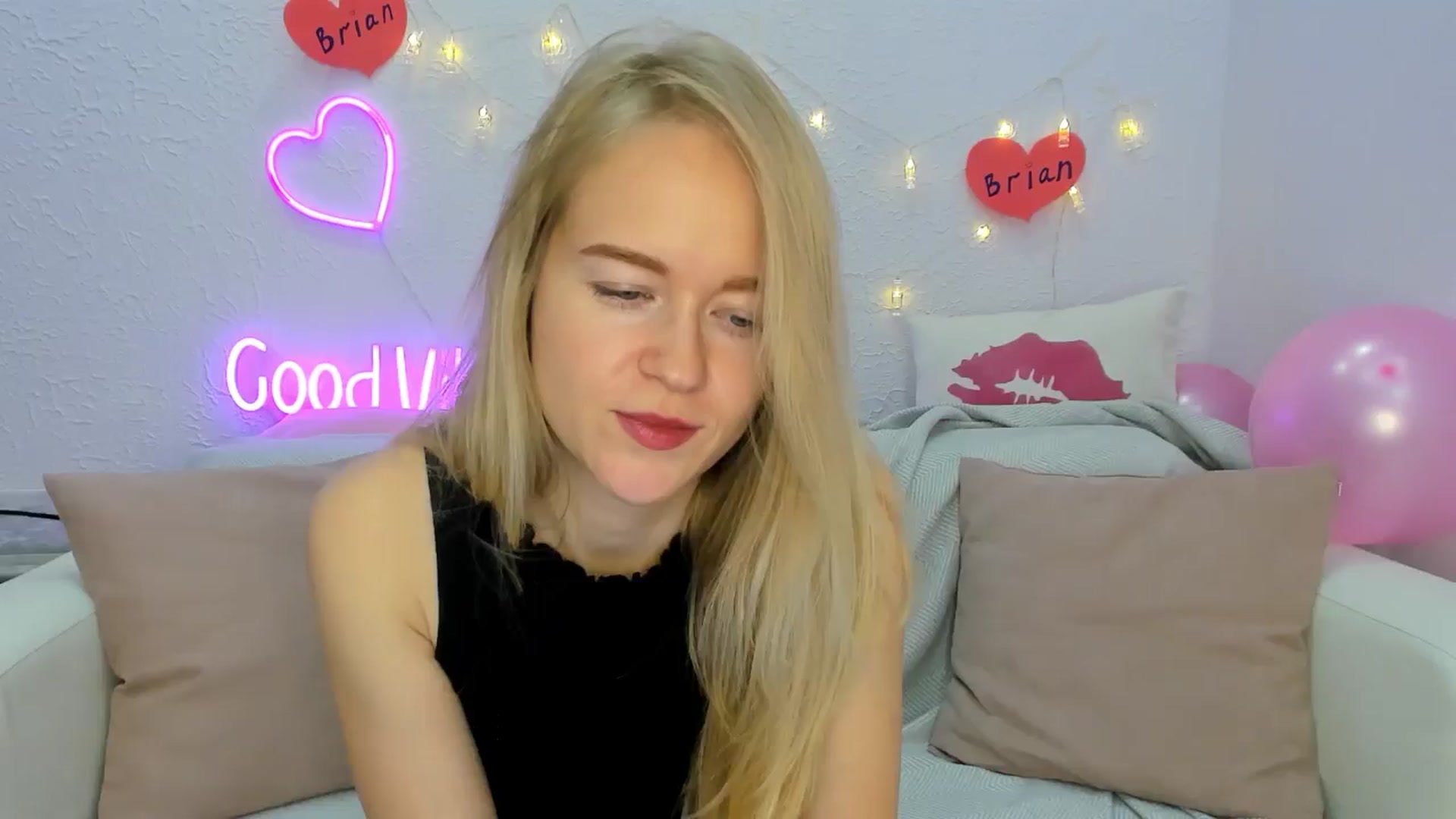 Gallery image thumbnail from Angel_Kristy's myfreecams stream on, 11/11/2024, 04:52 image 7 of 20