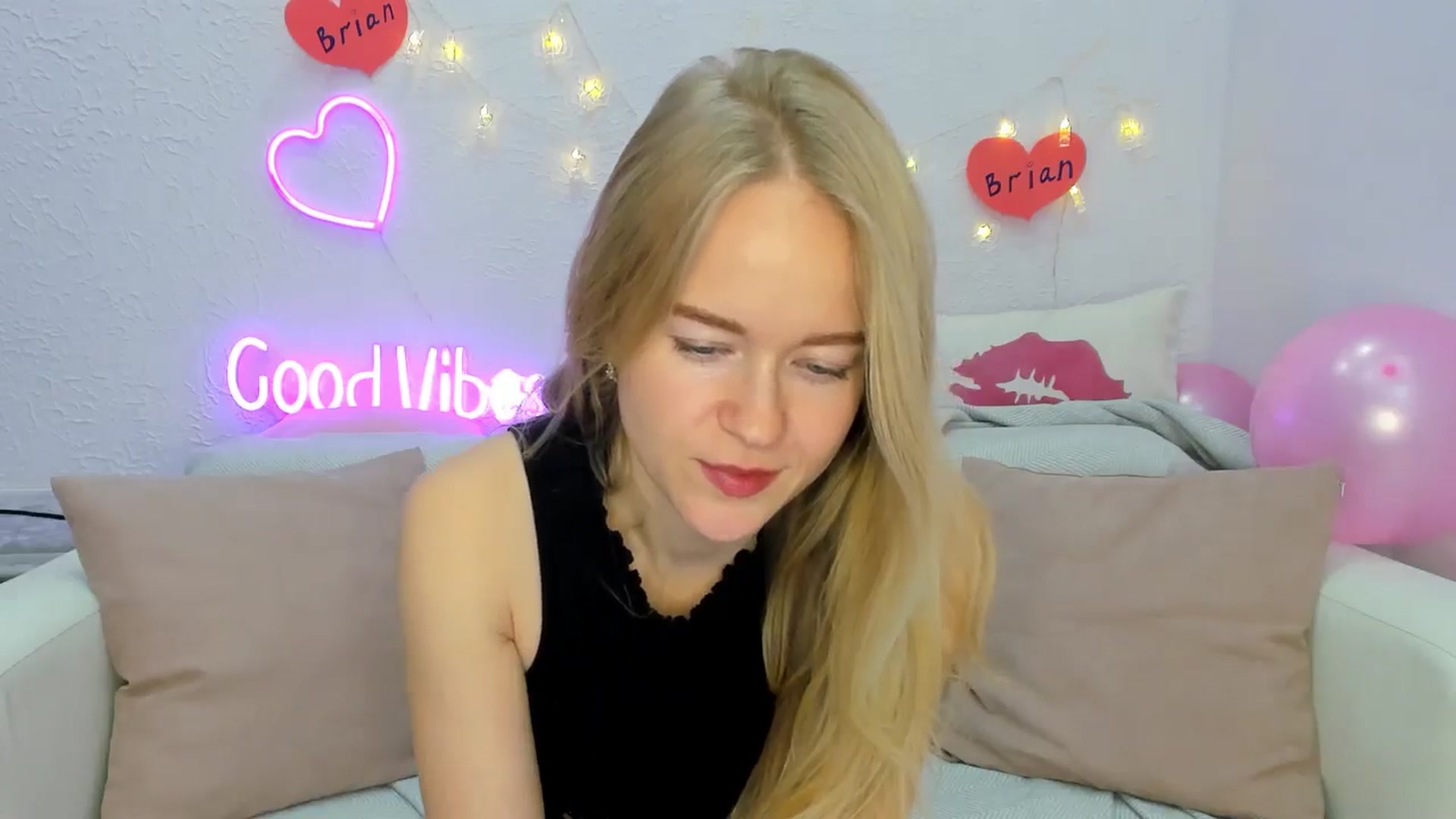 Gallery image thumbnail from Angel_Kristy's myfreecams stream on, 11/11/2024, 04:52 image 13 of 20