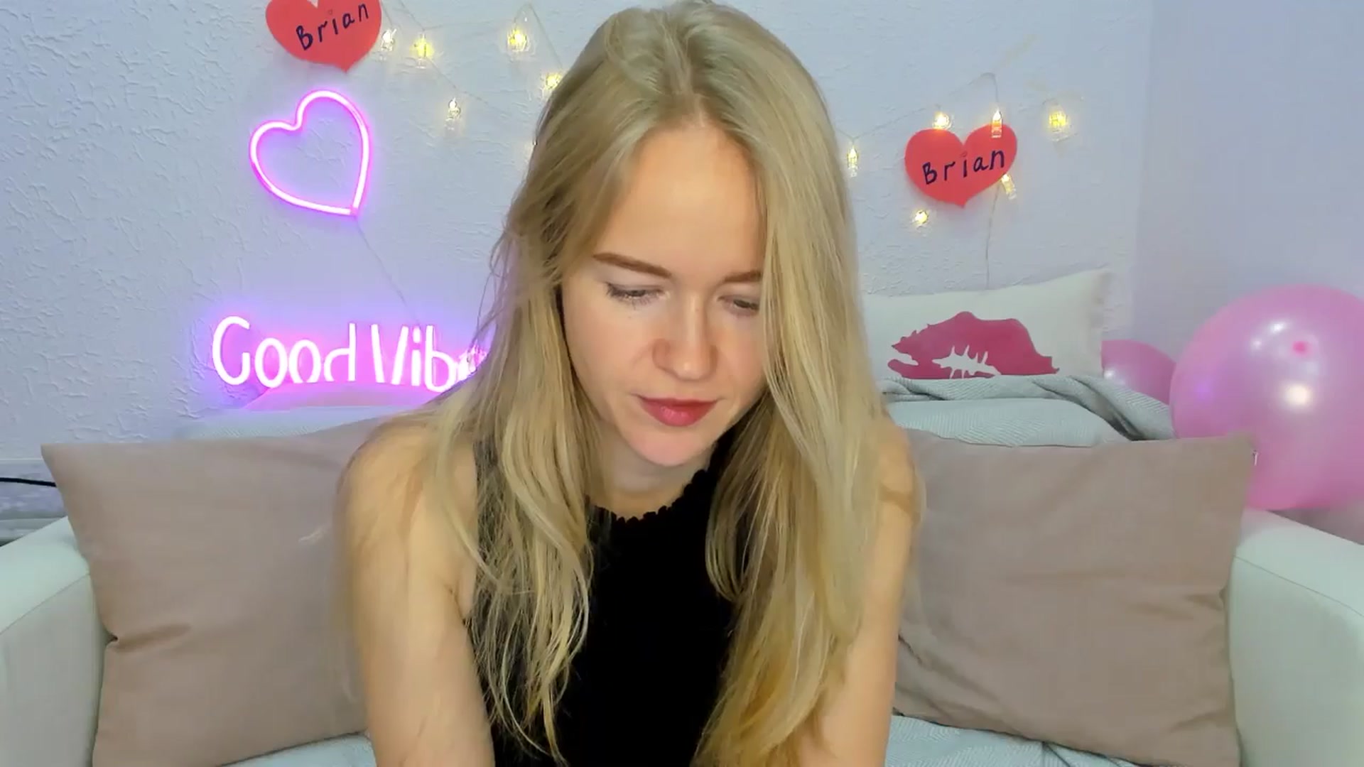 Gallery image thumbnail from Angel_Kristy's myfreecams stream on, 11/11/2024, 04:52 image 11 of 20