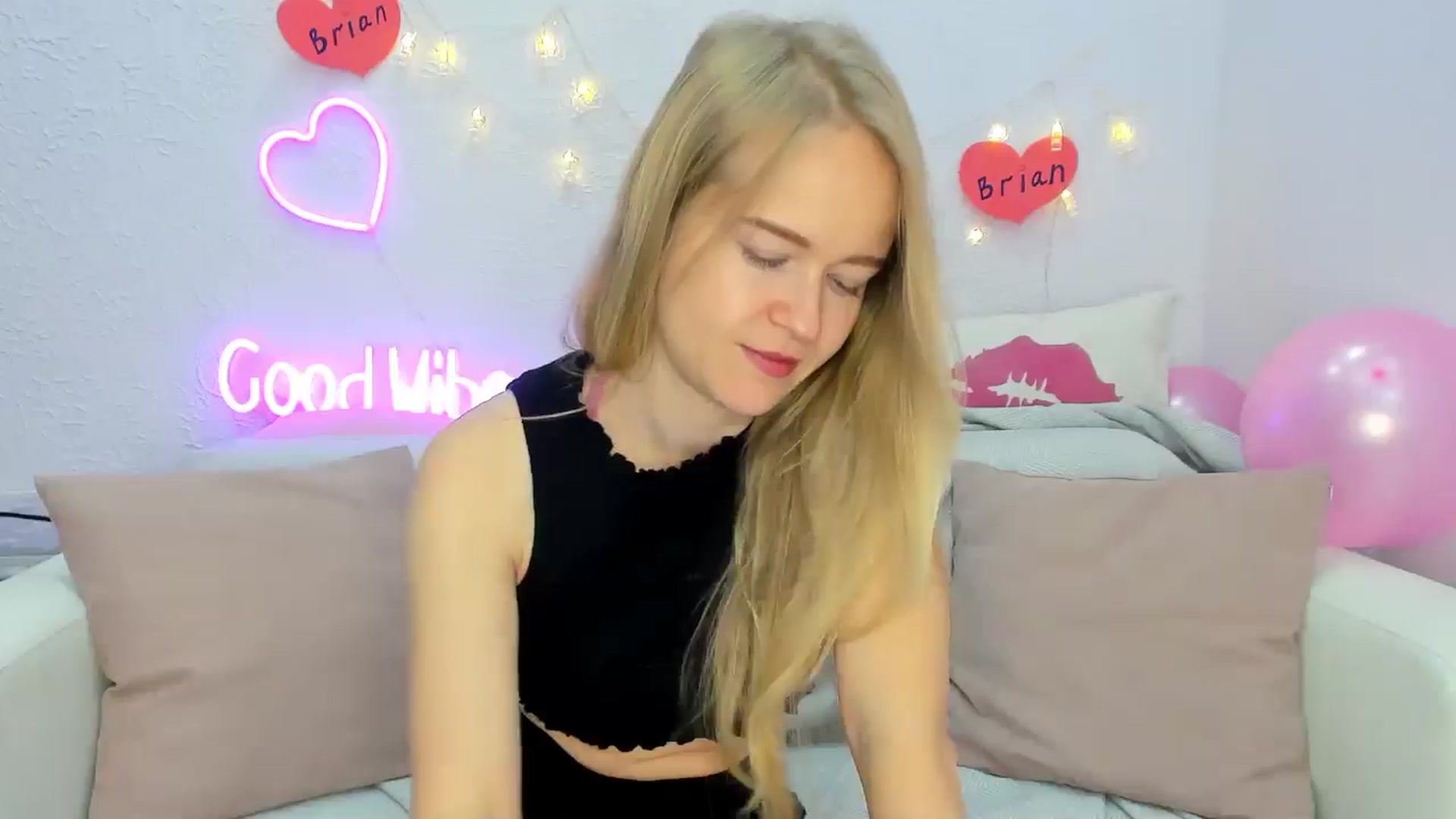 Gallery image thumbnail from Angel_Kristy's myfreecams stream on, 11/11/2024, 04:52 image 4 of 20
